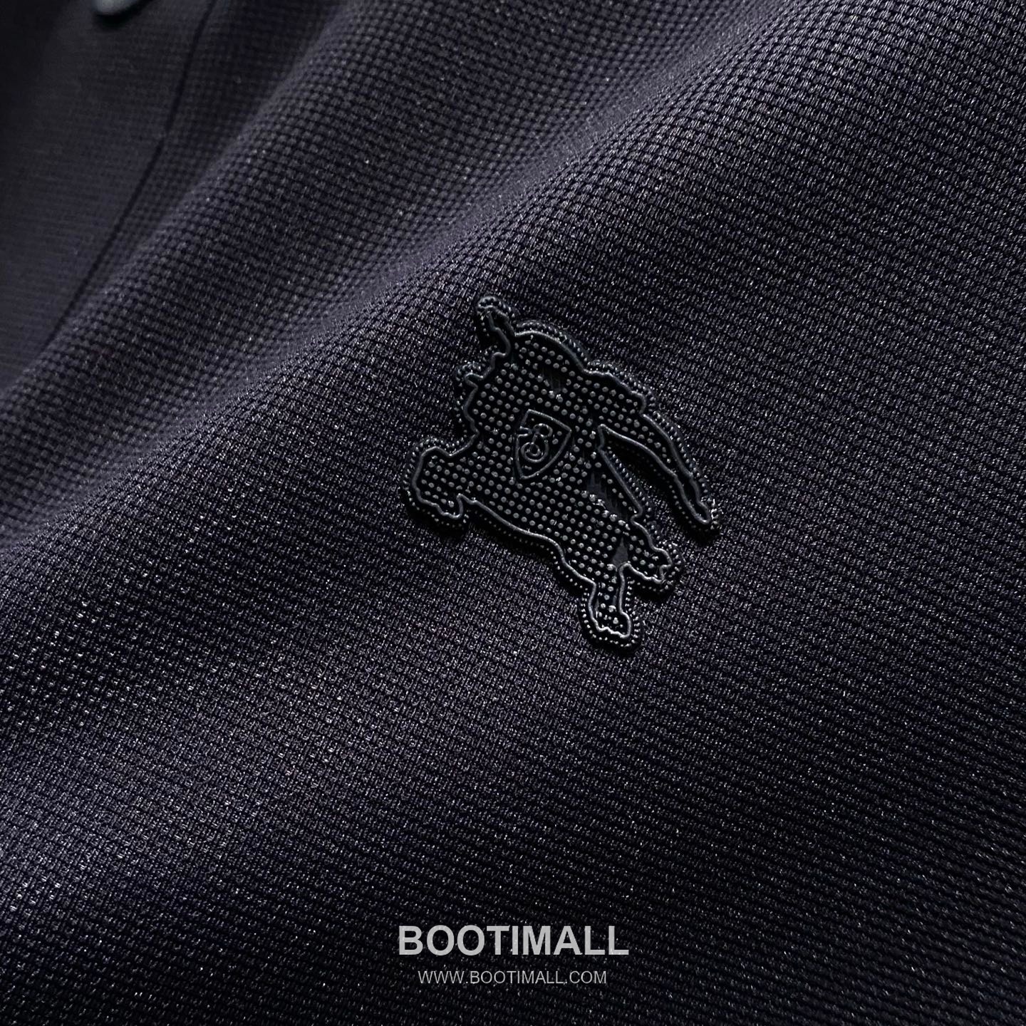 버버리 2026 FW 나일론 스판 블랙 로고 패치 와플 니트 카라 반팔 블랙 티셔츠 Burberry 2026 FW Nylon Spandex Black Logo Patch Waffle Knit Polo Short Sleeve T-Shirt D23526 52 5