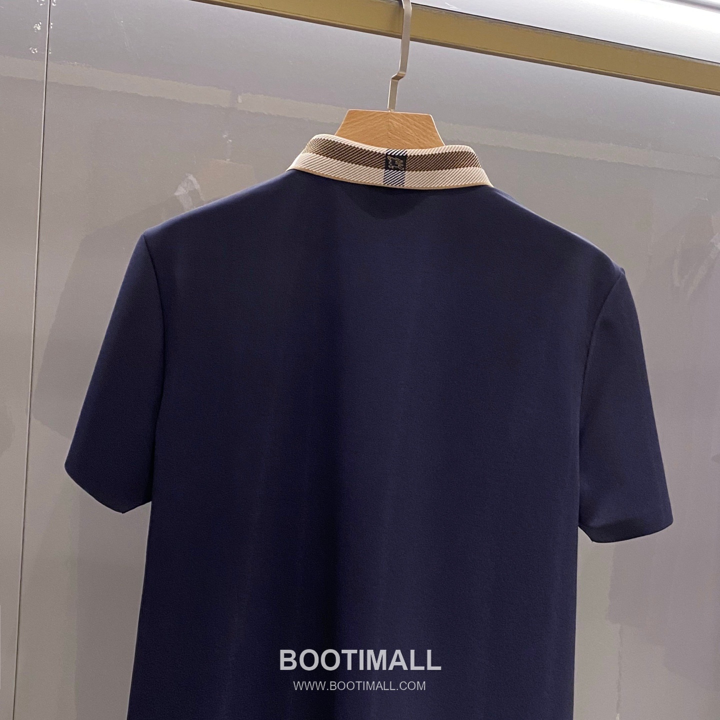 버버리 2026 FW 나일론 스판 블랙 로고 패치 와플 니트 카라 반팔 블랙 티셔츠 Burberry 2026 FW Nylon Spandex Black Logo Patch Waffle Knit Polo Short Sleeve T-Shirt D23526 52 9