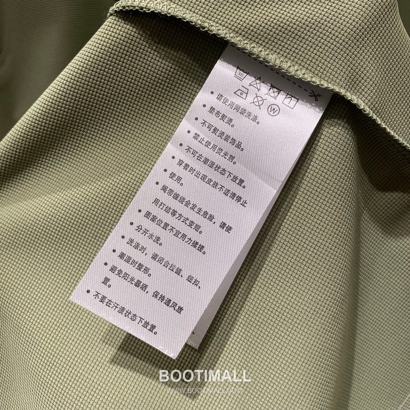 버버리 2026 FW 나일론 스판 블랙 로고 패치 와플 니트 카라 반팔 카키 티셔츠 Burberry 2026 FW Nylon Spandex Black Logo Patch Waffle Knit Polo Short Sleeve T-Shirt D23526 52 8