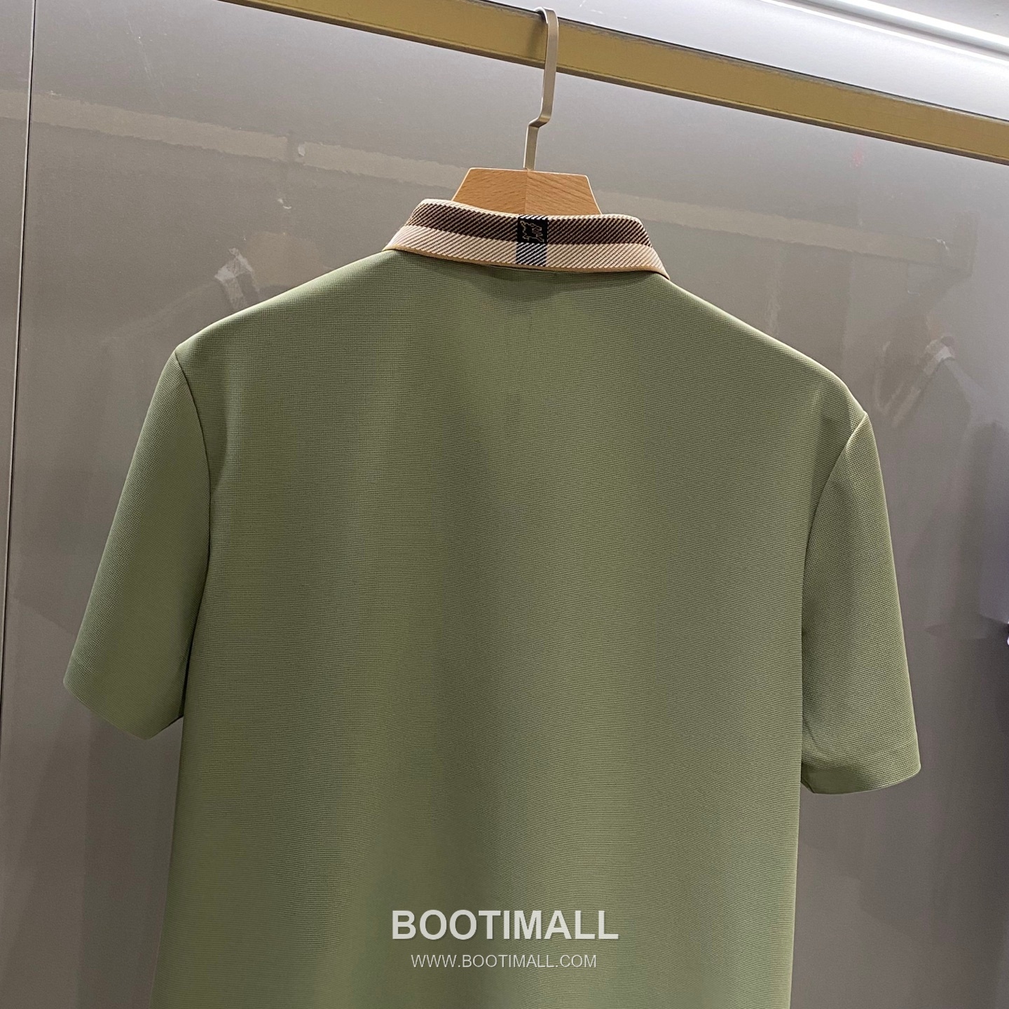 버버리 2026 FW 나일론 스판 블랙 로고 패치 와플 니트 카라 반팔 카키 티셔츠 Burberry 2026 FW Nylon Spandex Black Logo Patch Waffle Knit Polo Short Sleeve T-Shirt D23526 52 9