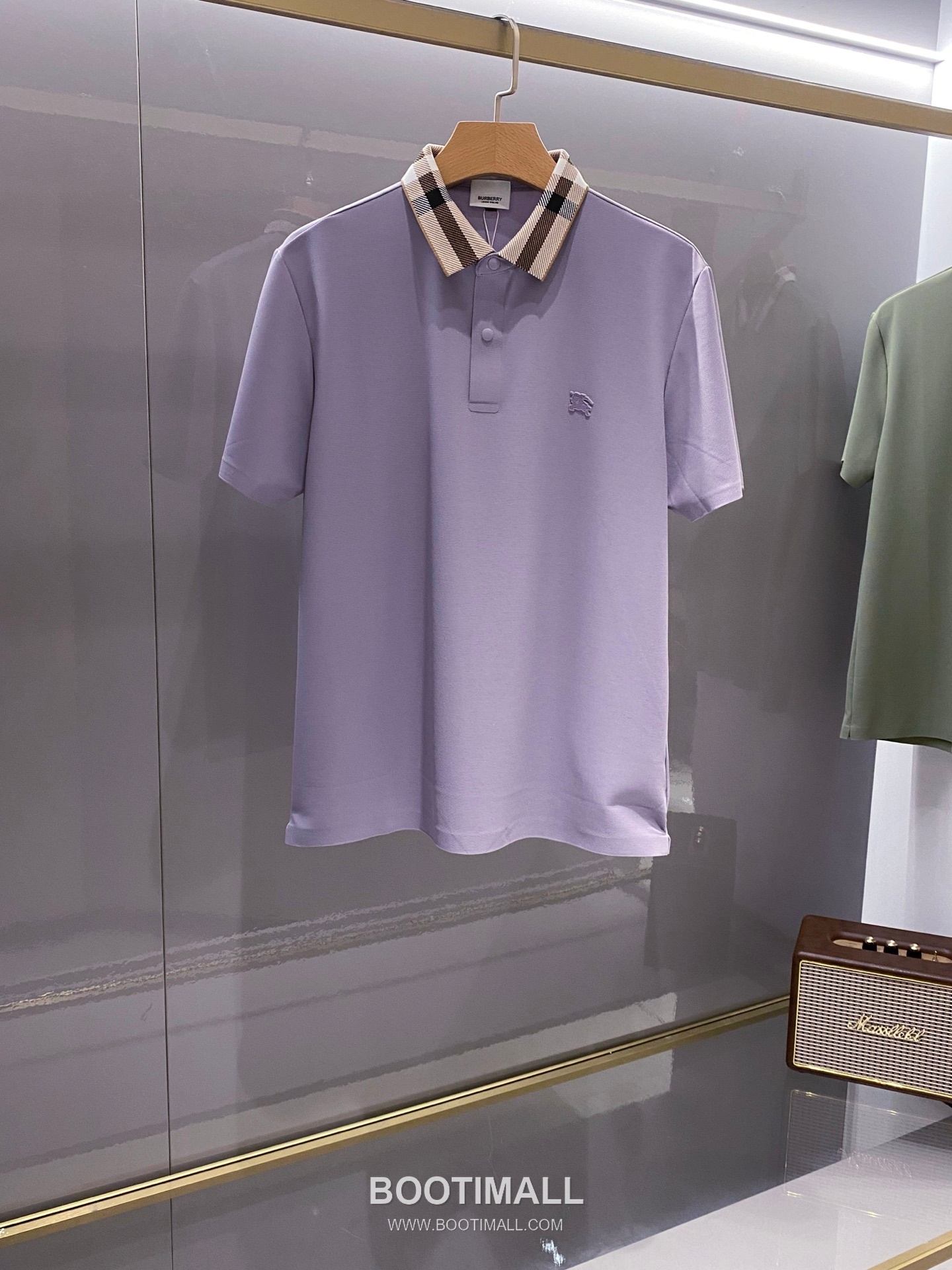 버버리 2026 FW 나일론 스판 블랙 로고 패치 와플 니트 카라 반팔 퍼플 티셔츠 Burberry 2026 FW Nylon Spandex Black Logo Patch Waffle Knit Polo Short Sleeve T-Shirt D23526 52 1