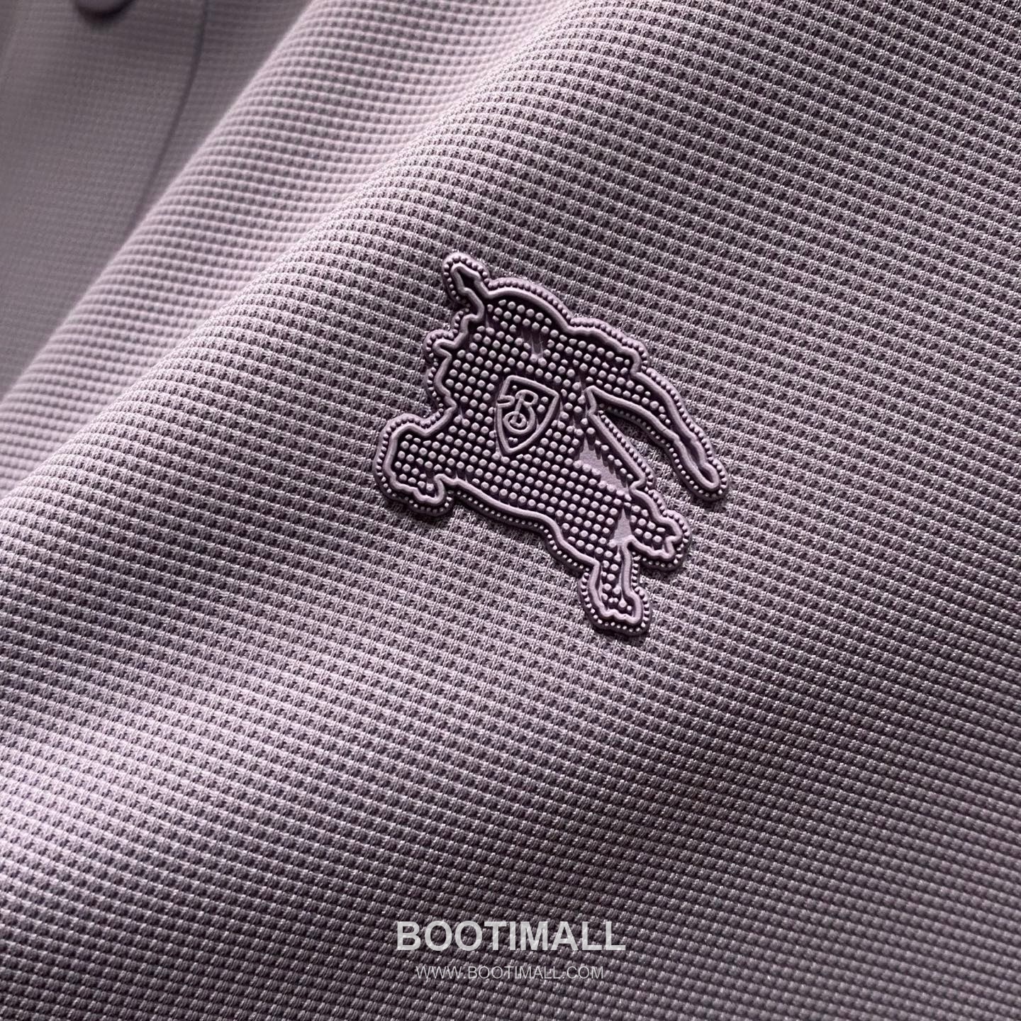 버버리 2026 FW 나일론 스판 블랙 로고 패치 와플 니트 카라 반팔 퍼플 티셔츠 Burberry 2026 FW Nylon Spandex Black Logo Patch Waffle Knit Polo Short Sleeve T-Shirt D23526 52 5