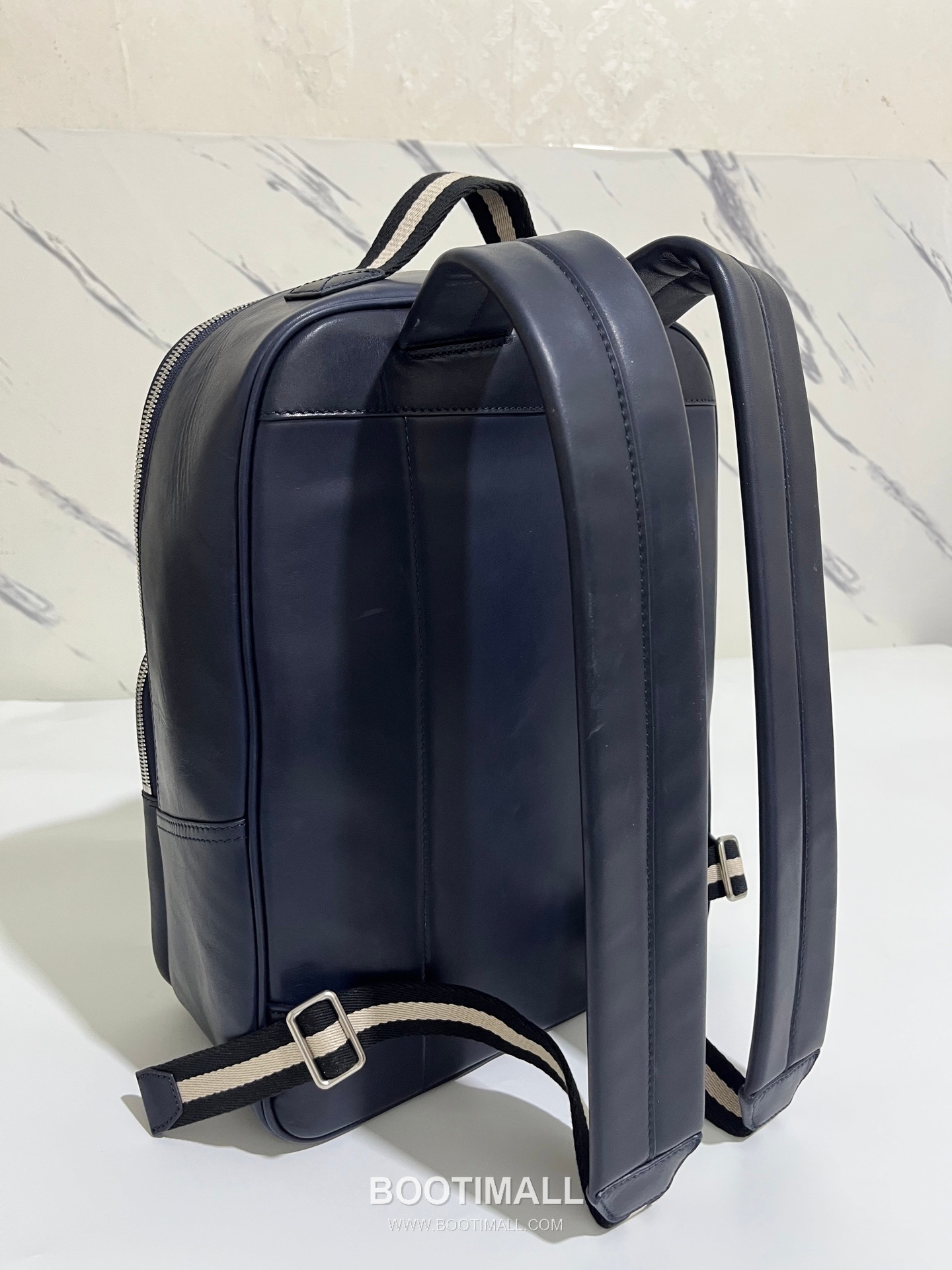 발리 클래식 오일 왁스 카우하이드 브라운 백팩 대용량 노트북 백팩 네이비 Bally Classic Oil Wax Cowhide Brown Backpack Large Capacity Laptop Backpack 40cm 3