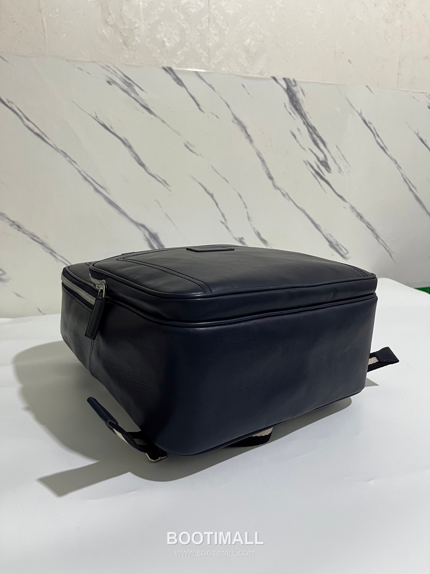 발리 클래식 오일 왁스 카우하이드 브라운 백팩 대용량 노트북 백팩 네이비 Bally Classic Oil Wax Cowhide Brown Backpack Large Capacity Laptop Backpack 40cm 4