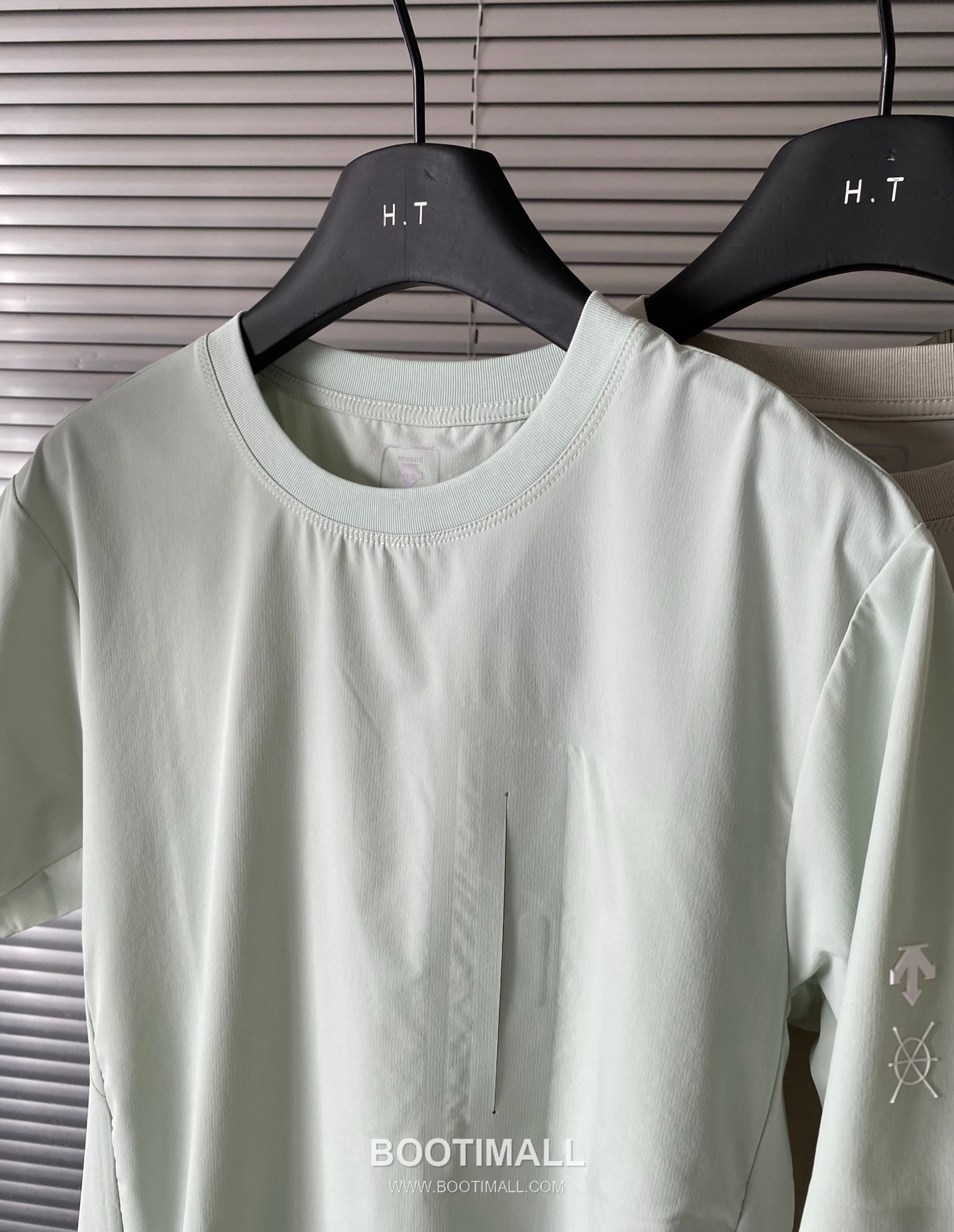 데상트 2026 SS 나일론 스판 블랙 로고 프린트 아이스 쿨링 반팔 라임 티셔츠 Descente 2026 SS Nylon Spandex Black Logo Print Ice Cooling Short Sleeve T-Shirt D14544 M 2