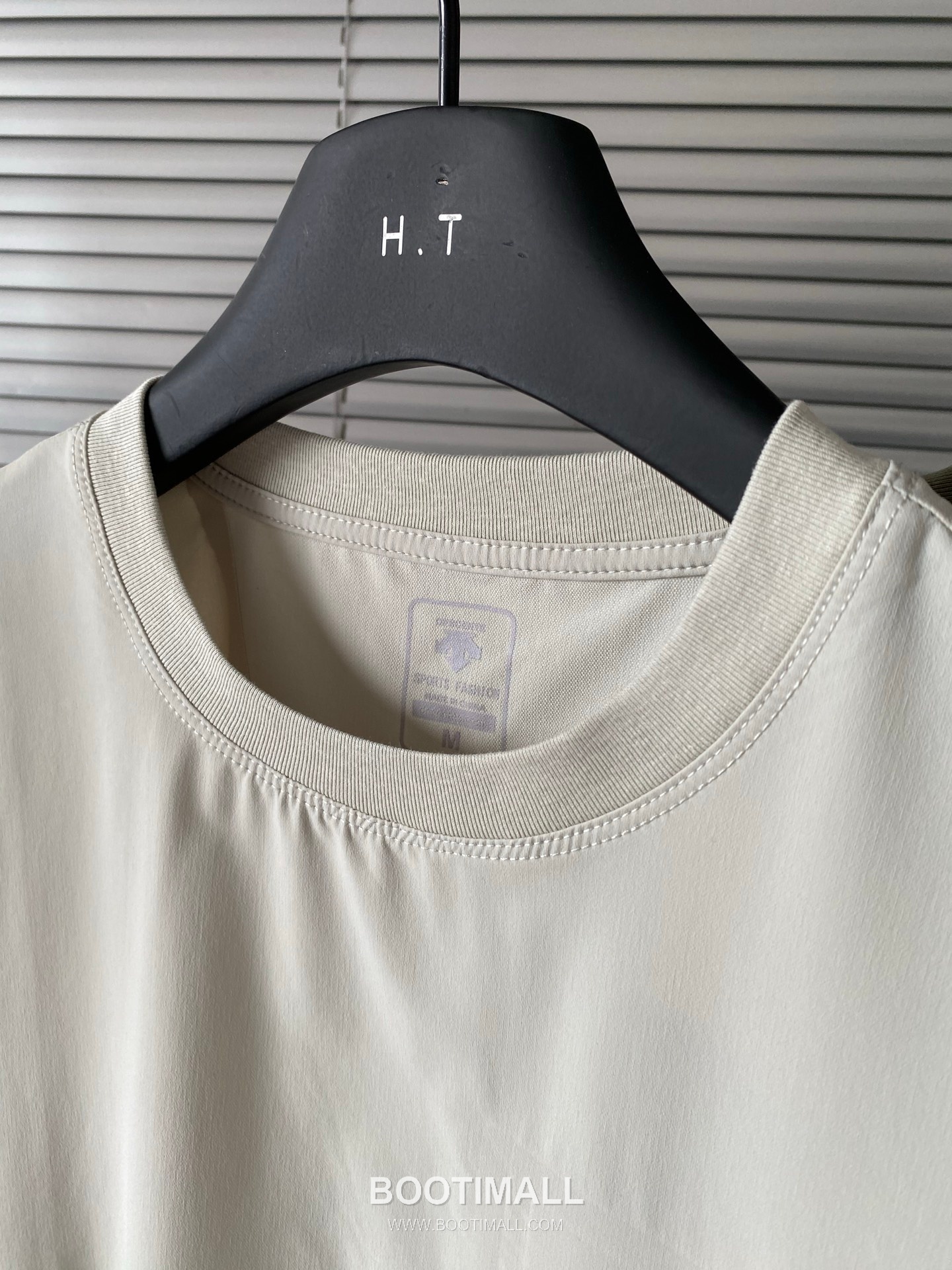 데상트 2026 SS 나일론 스판 블랙 로고 프린트 아이스 쿨링 반팔 베이지 티셔츠 Descente 2026 SS Nylon Spandex Black Logo Print Ice Cooling Short Sleeve T-Shirt D14544 M 3