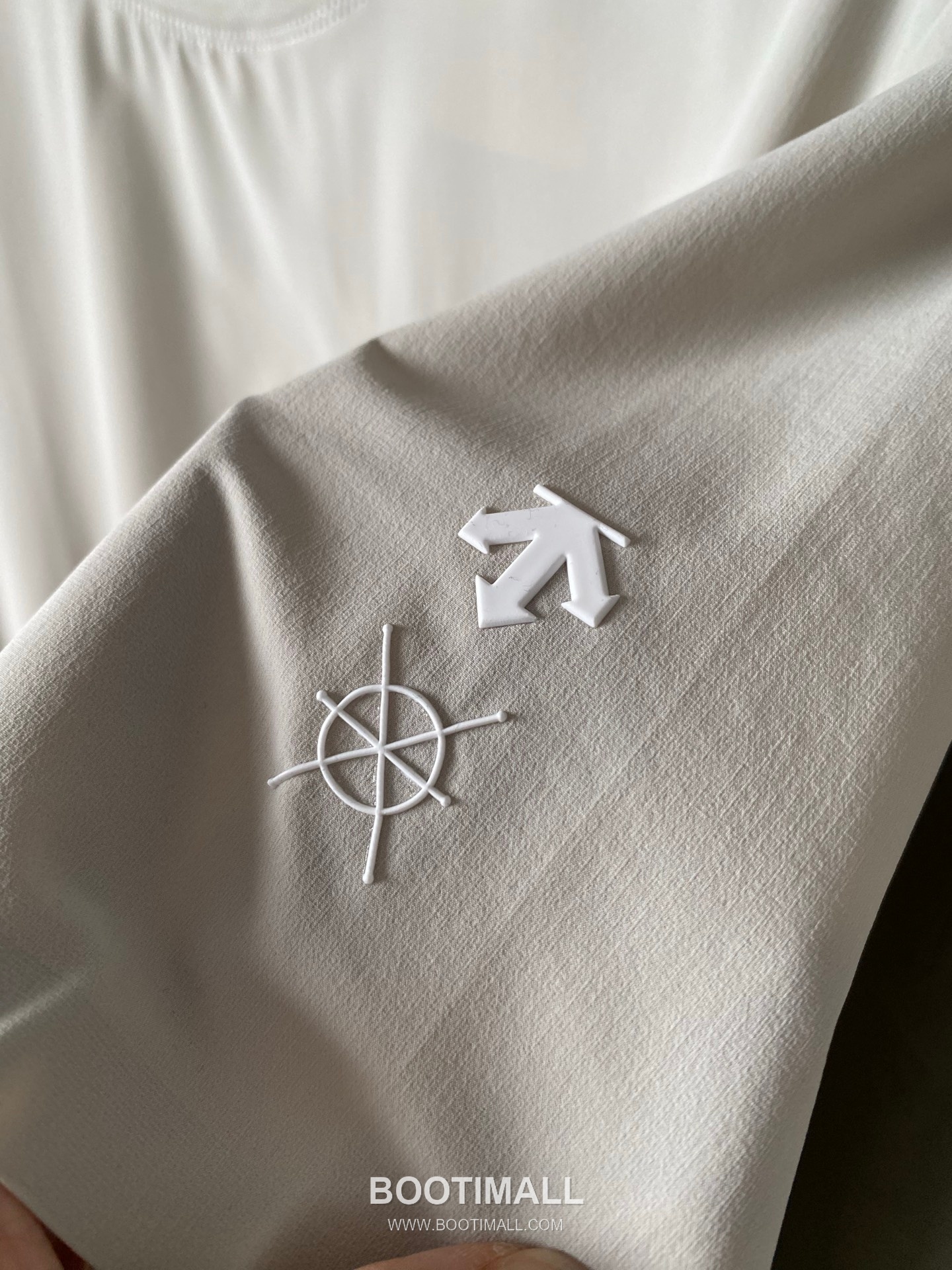 데상트 2026 SS 나일론 스판 블랙 로고 프린트 아이스 쿨링 반팔 베이지 티셔츠 Descente 2026 SS Nylon Spandex Black Logo Print Ice Cooling Short Sleeve T-Shirt D14544 M 4