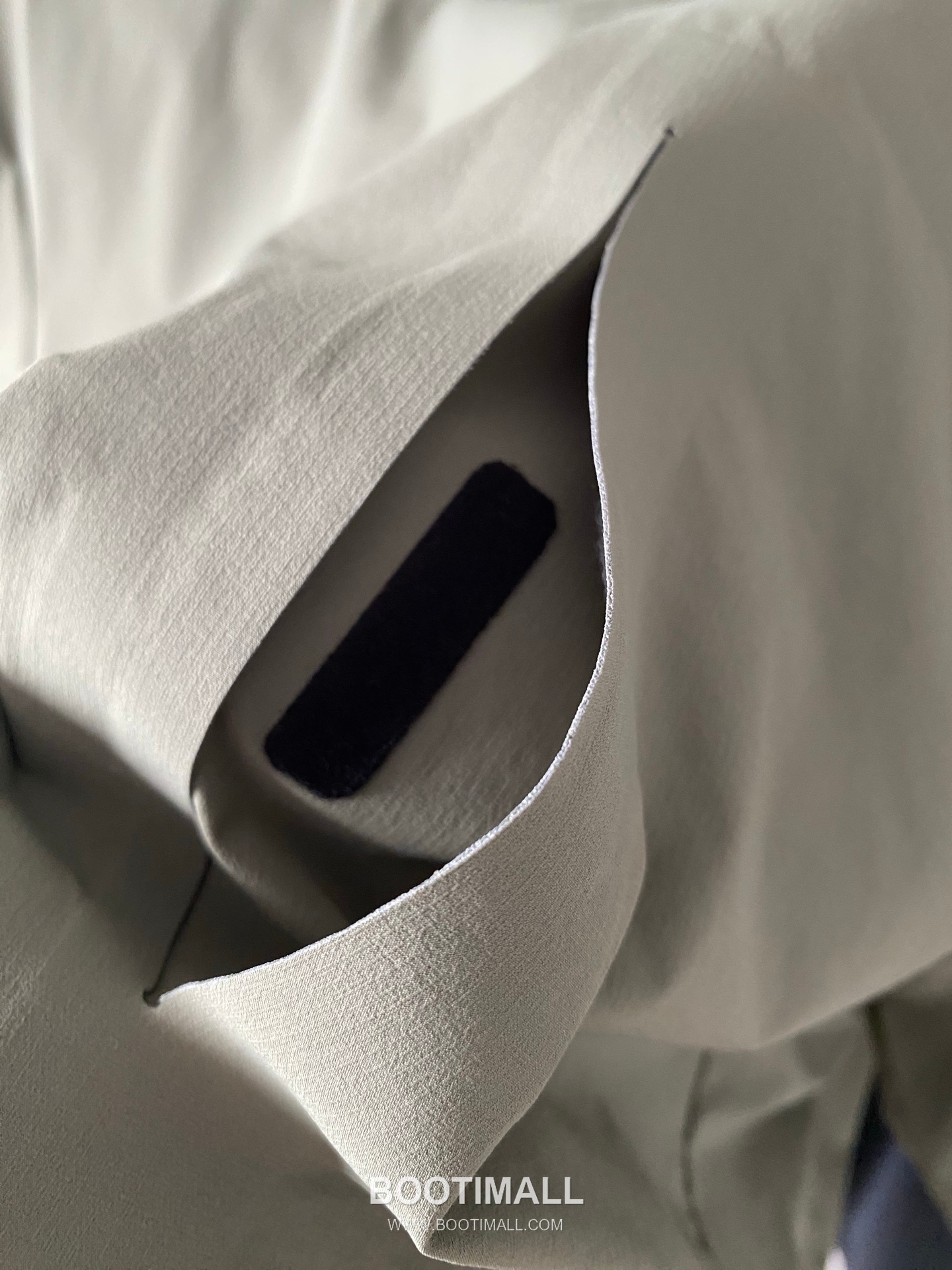 데상트 2026 SS 나일론 스판 블랙 로고 프린트 아이스 쿨링 반팔 베이지 티셔츠 Descente 2026 SS Nylon Spandex Black Logo Print Ice Cooling Short Sleeve T-Shirt D14544 M 9