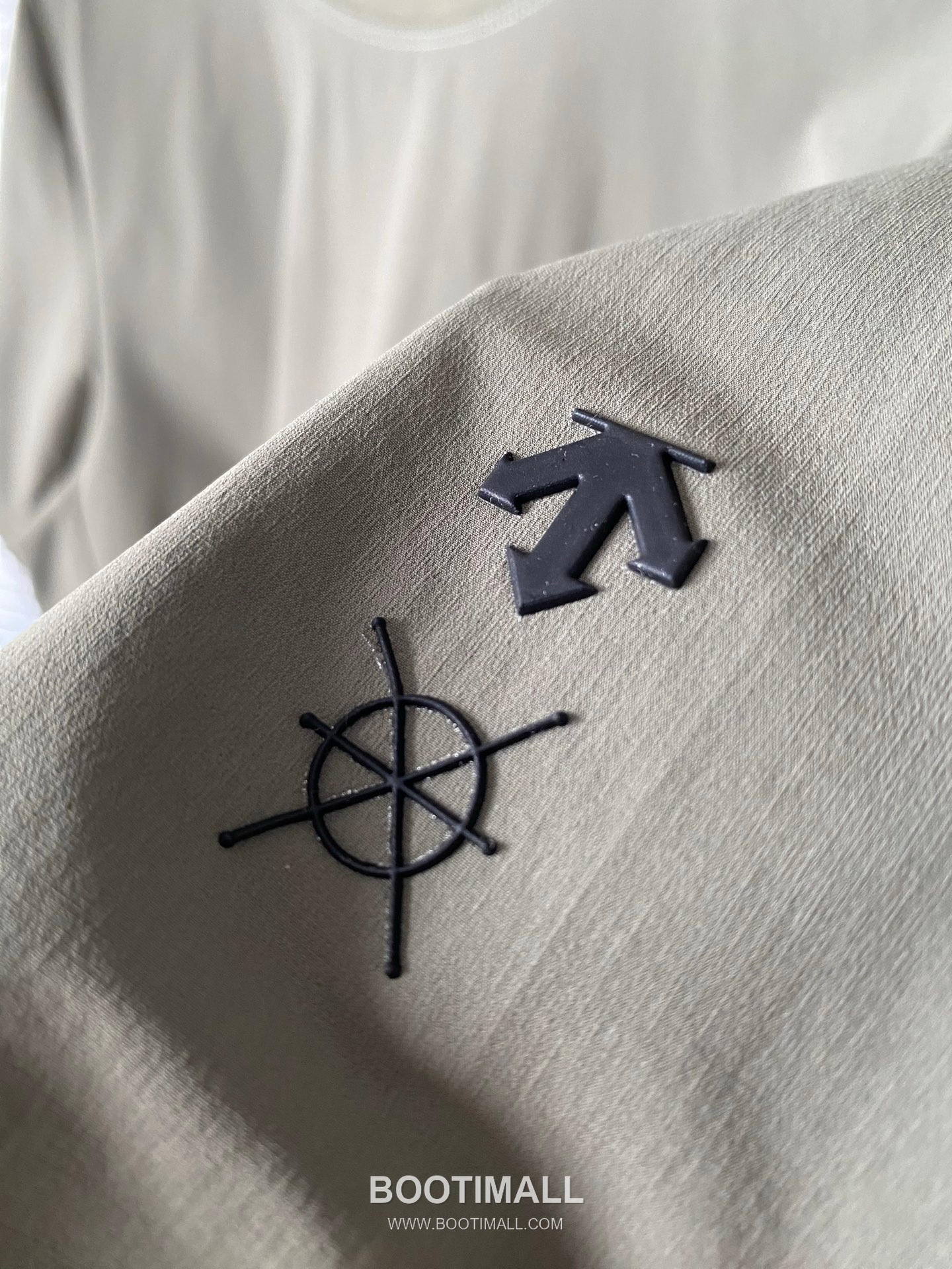 데상트 2026 SS 나일론 스판 블랙 로고 프린트 아이스 쿨링 반팔 베이지 티셔츠 Descente 2026 SS Nylon Spandex Black Logo Print Ice Cooling Short Sleeve T-Shirt D14544 M 10