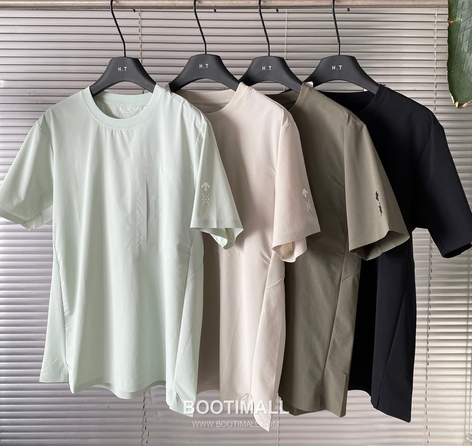 데상트 2026 SS 나일론 스판 블랙 로고 프린트 아이스 쿨링 반팔 블랙 티셔츠 Descente 2026 SS Nylon Spandex Black Logo Print Ice Cooling Short Sleeve T-Shirt D14544 M 1