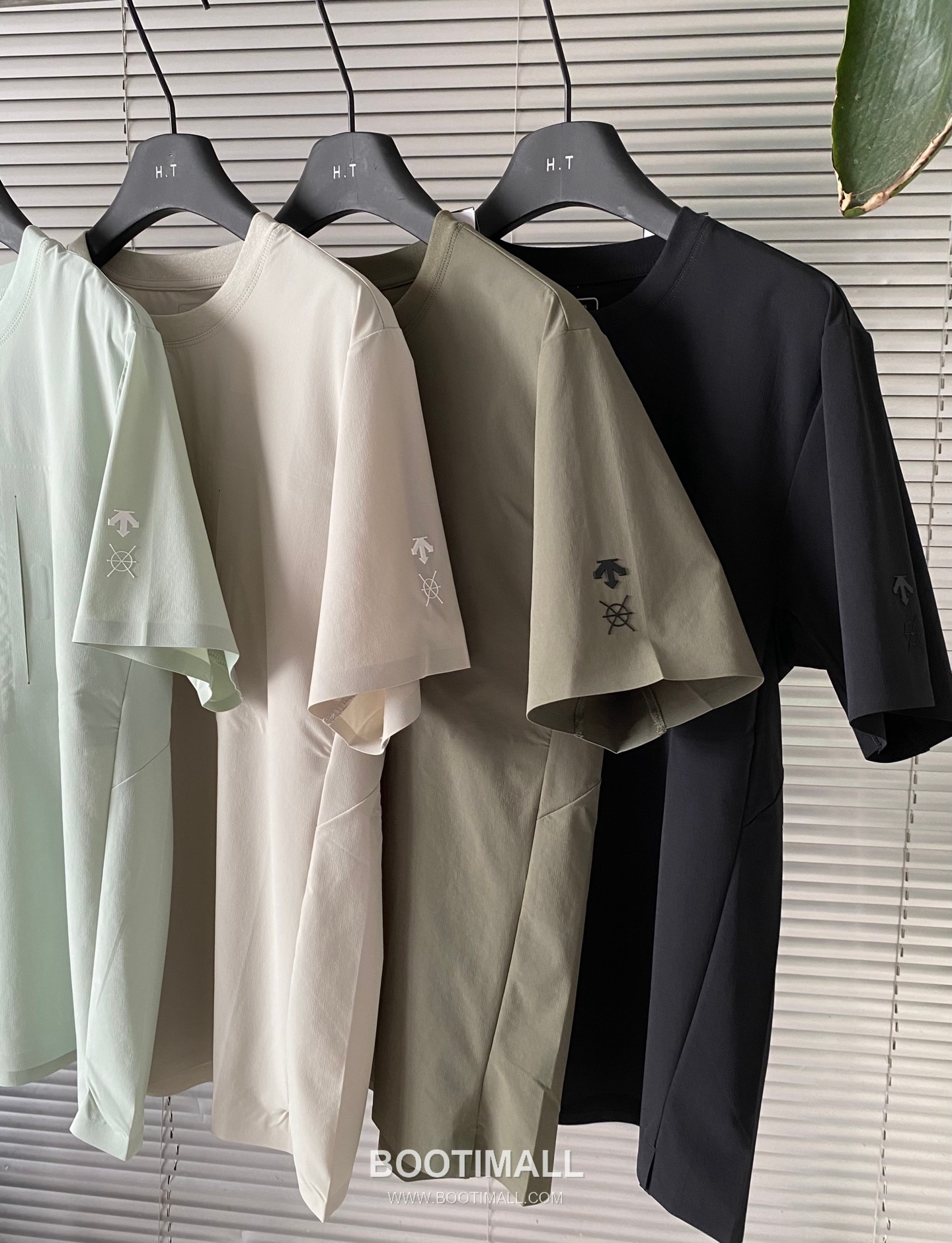 데상트 2026 SS 나일론 스판 블랙 로고 프린트 아이스 쿨링 반팔 블랙 티셔츠 Descente 2026 SS Nylon Spandex Black Logo Print Ice Cooling Short Sleeve T-Shirt D14544 M 2