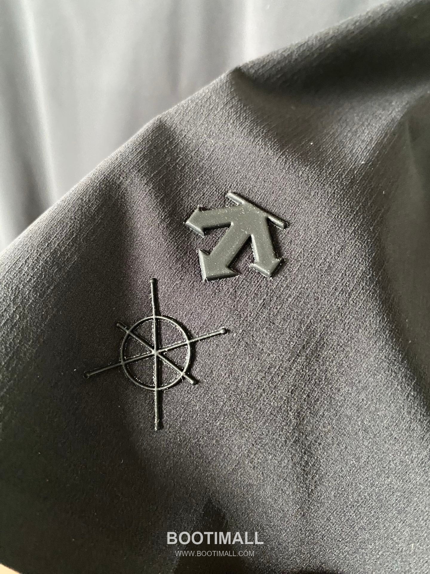 데상트 2026 SS 나일론 스판 블랙 로고 프린트 아이스 쿨링 반팔 블랙 티셔츠 Descente 2026 SS Nylon Spandex Black Logo Print Ice Cooling Short Sleeve T-Shirt D14544 M 8