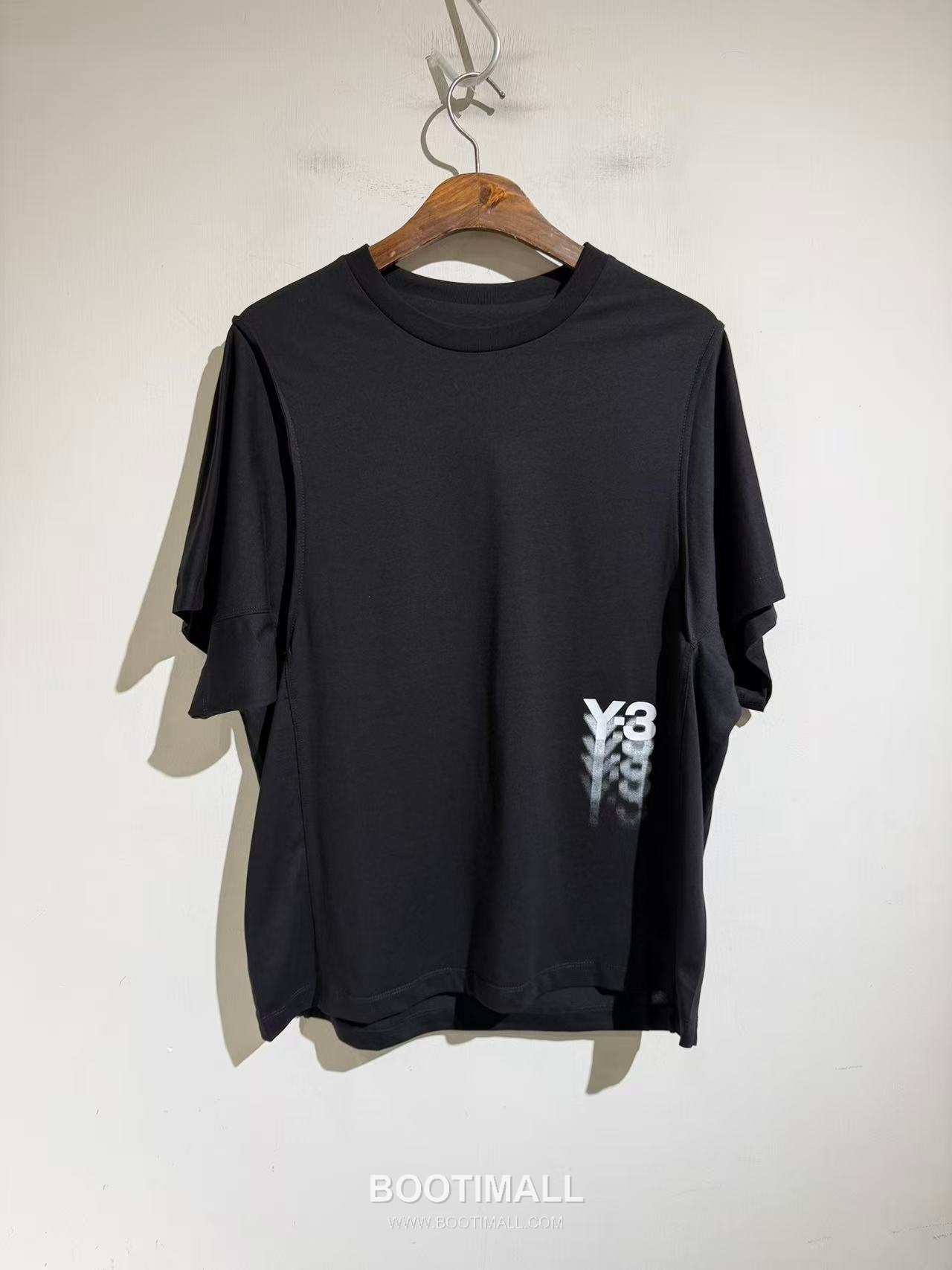 요지야마모토 Y-3 2026 SS 코튼 블랙 구조 절개 오버핏 반팔 블랙 티셔츠 Yohji Yamamoto Y-3 2026 SS Cotton Black Structured Cut Oversized Short Sleeve T-Shirt D21541 M 1