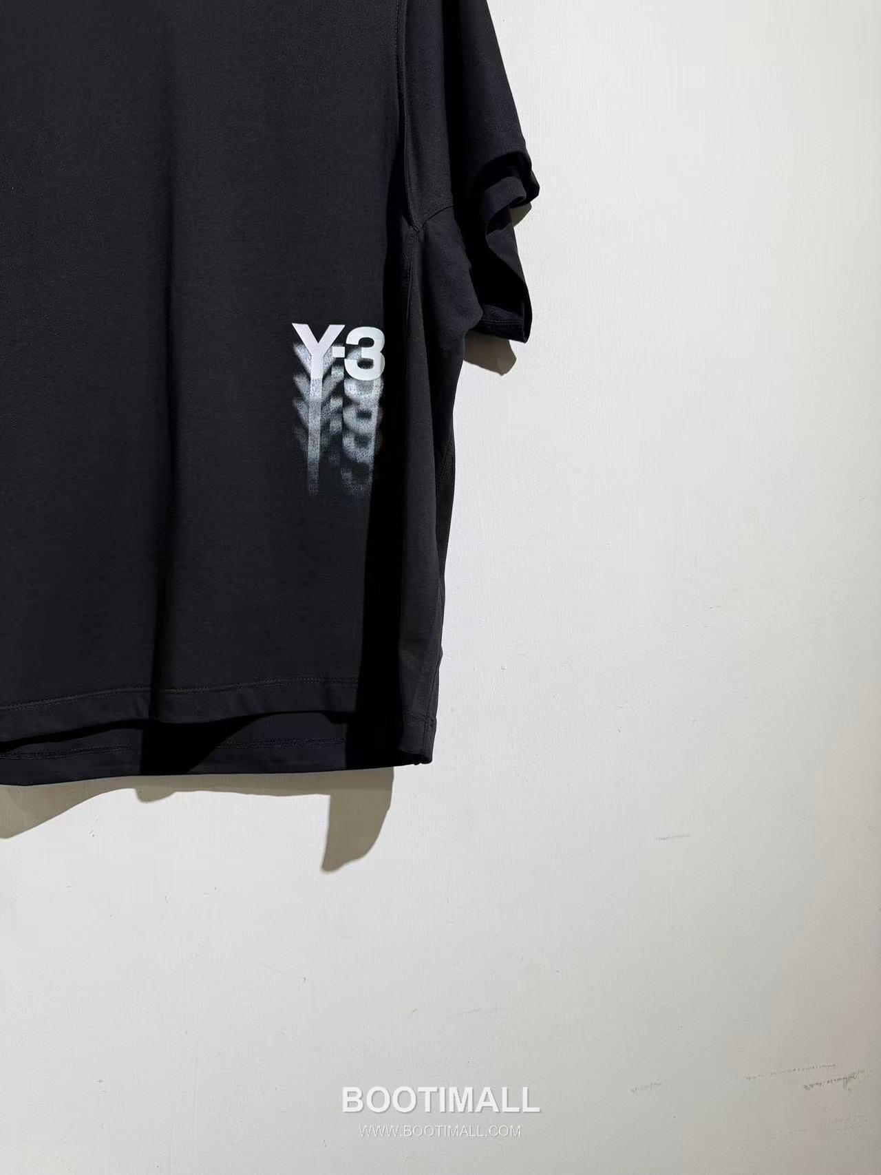 요지야마모토 Y-3 2026 SS 코튼 블랙 구조 절개 오버핏 반팔 블랙 티셔츠 Yohji Yamamoto Y-3 2026 SS Cotton Black Structured Cut Oversized Short Sleeve T-Shirt D21541 M 5