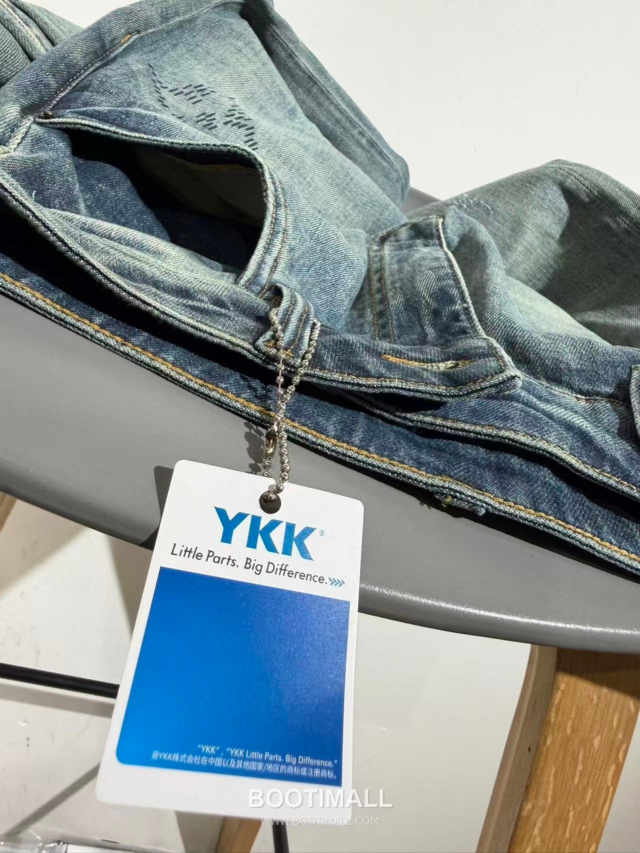 루이비통 2026 SS 코튼 스판 그레이블루 로고 자수 워싱 스트레이트핏 데님 팬츠 Louis Vuitton 2026 SS Cotton Spandex Grey Blue Logo Embroidered Washed Straight Fit Denim Pants D28587 32 12