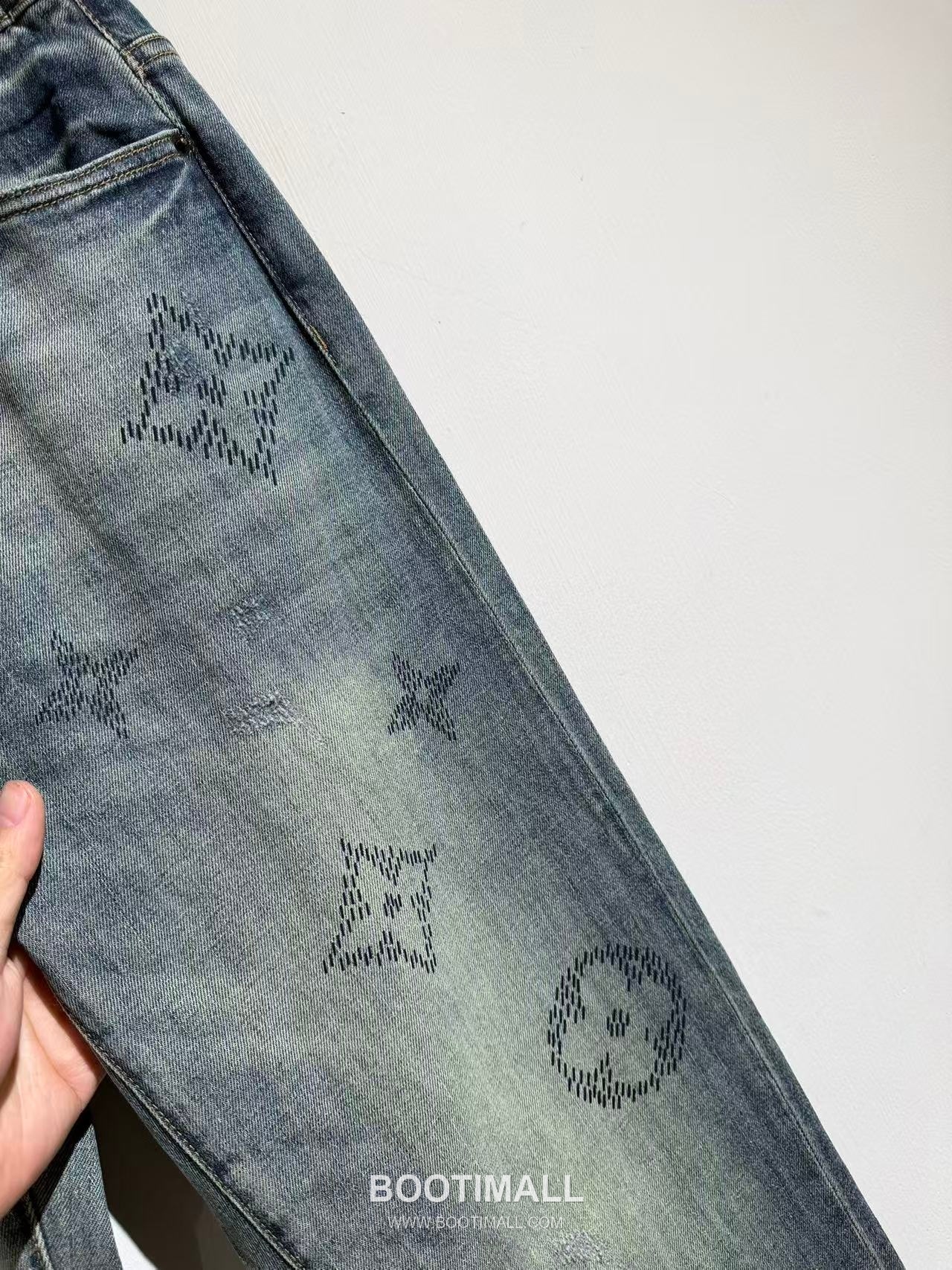 루이비통 2026 SS 코튼 스판 그레이블루 로고 자수 워싱 스트레이트핏 데님 팬츠 Louis Vuitton 2026 SS Cotton Spandex Grey Blue Logo Embroidered Washed Straight Fit Denim Pants D28587 32 13