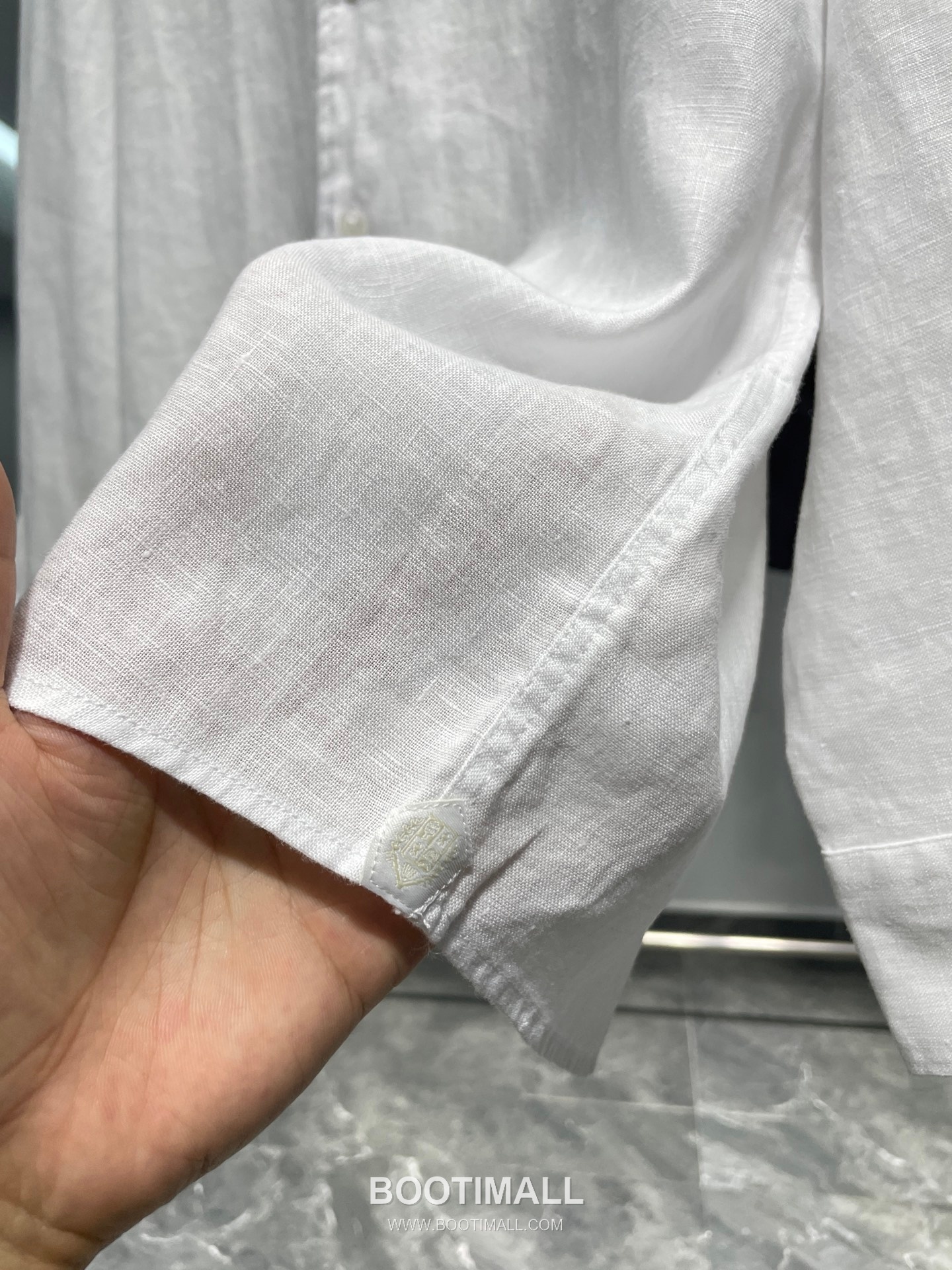 로로피아나 2026 SS 린넨 브라운 로고 자수 클래식 레귤러핏 셔츠 화이트 Loro Piana 2026 SS Linen Brown Logo Embroidered Classic Regular Fit Shirt D31544 M 6