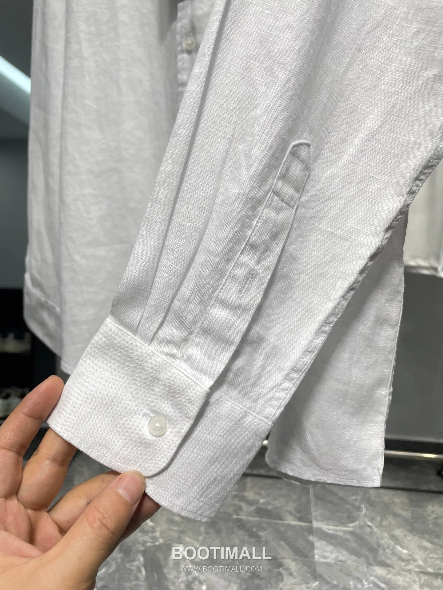 로로피아나 2026 SS 린넨 브라운 로고 자수 클래식 레귤러핏 셔츠 화이트 Loro Piana 2026 SS Linen Brown Logo Embroidered Classic Regular Fit Shirt D31544 M 7