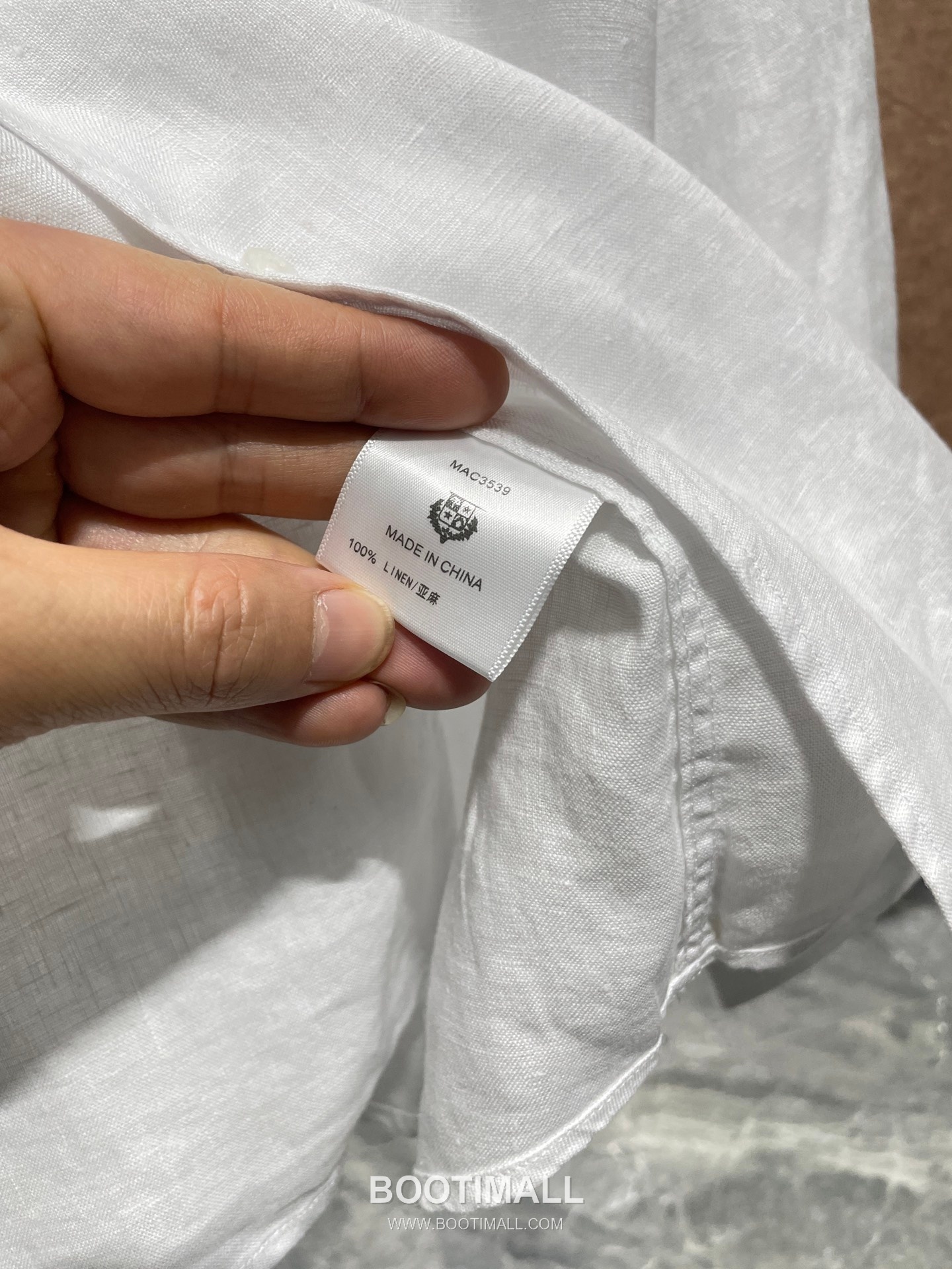 로로피아나 2026 SS 린넨 브라운 로고 자수 클래식 레귤러핏 셔츠 화이트 Loro Piana 2026 SS Linen Brown Logo Embroidered Classic Regular Fit Shirt D31544 M 9