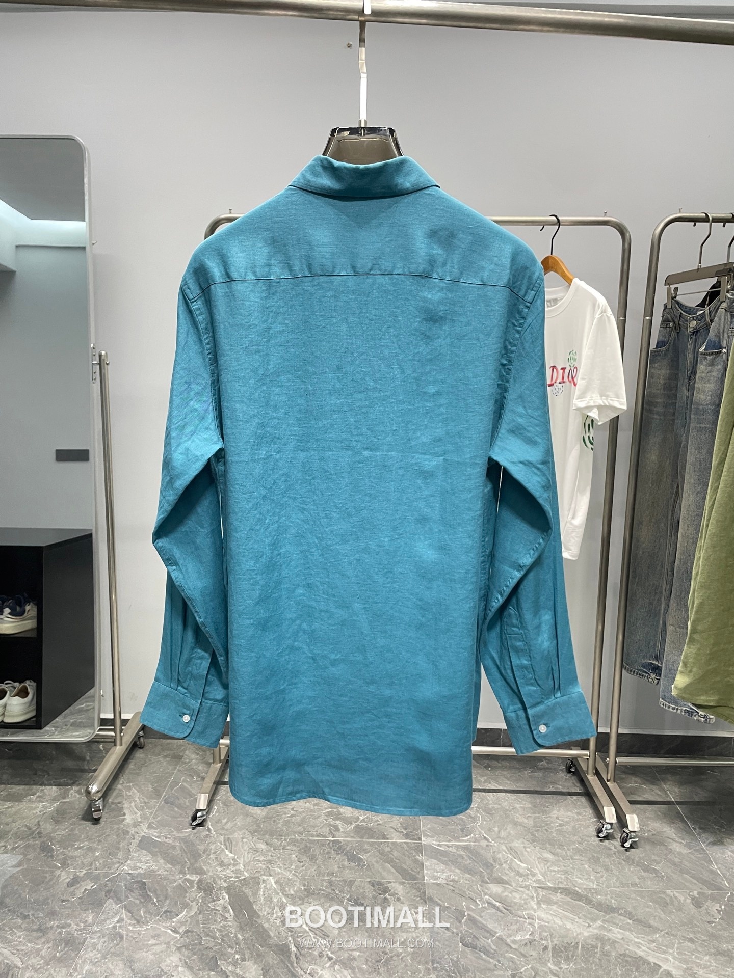 로로피아나 2026 SS 린넨 브라운 로고 자수 클래식 레귤러핏 셔츠 코빌트 Loro Piana 2026 SS Linen Brown Logo Embroidered Classic Regular Fit Shirt D31544 M 2