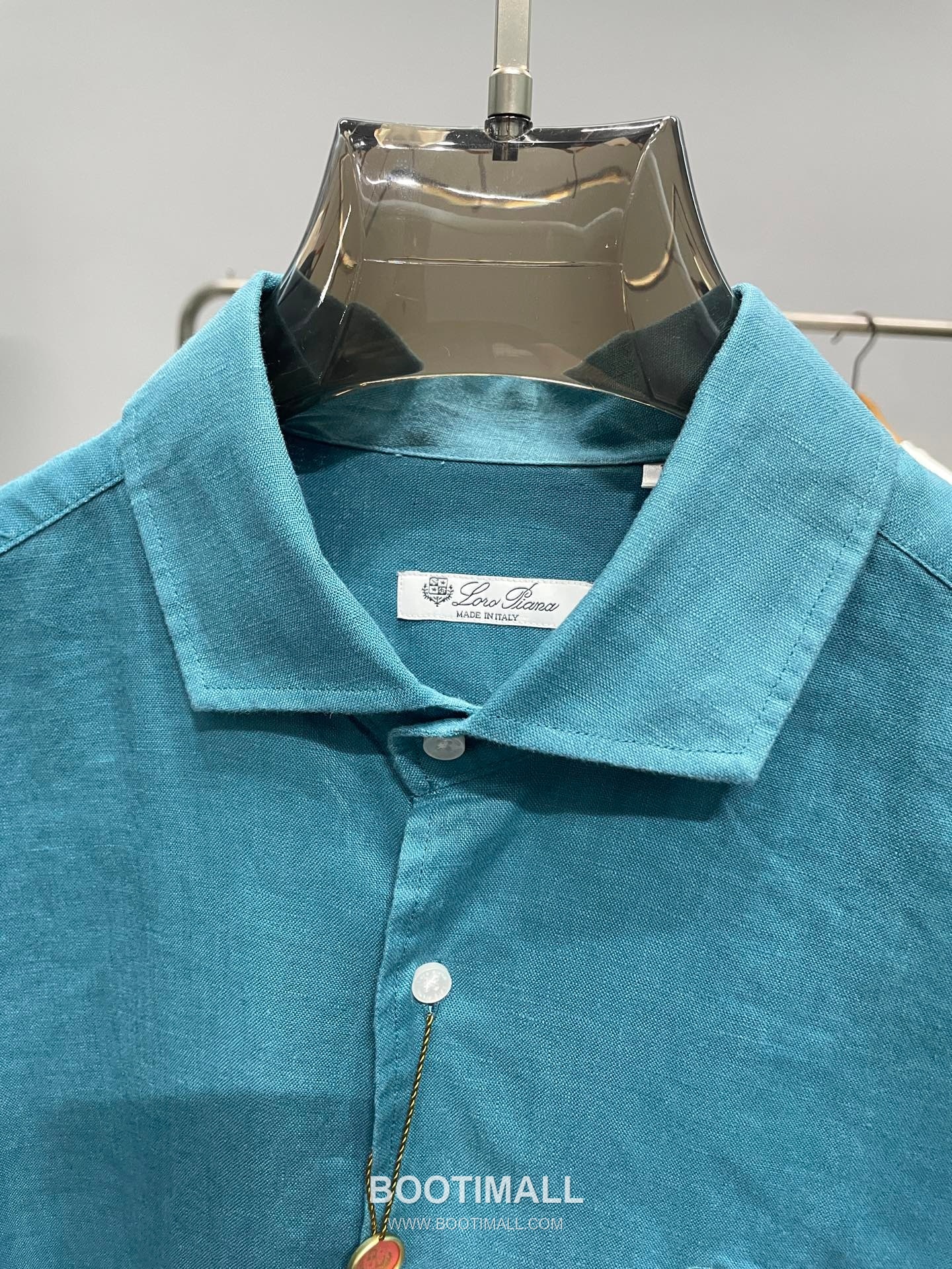 로로피아나 2026 SS 린넨 브라운 로고 자수 클래식 레귤러핏 셔츠 코빌트 Loro Piana 2026 SS Linen Brown Logo Embroidered Classic Regular Fit Shirt D31544 M 3