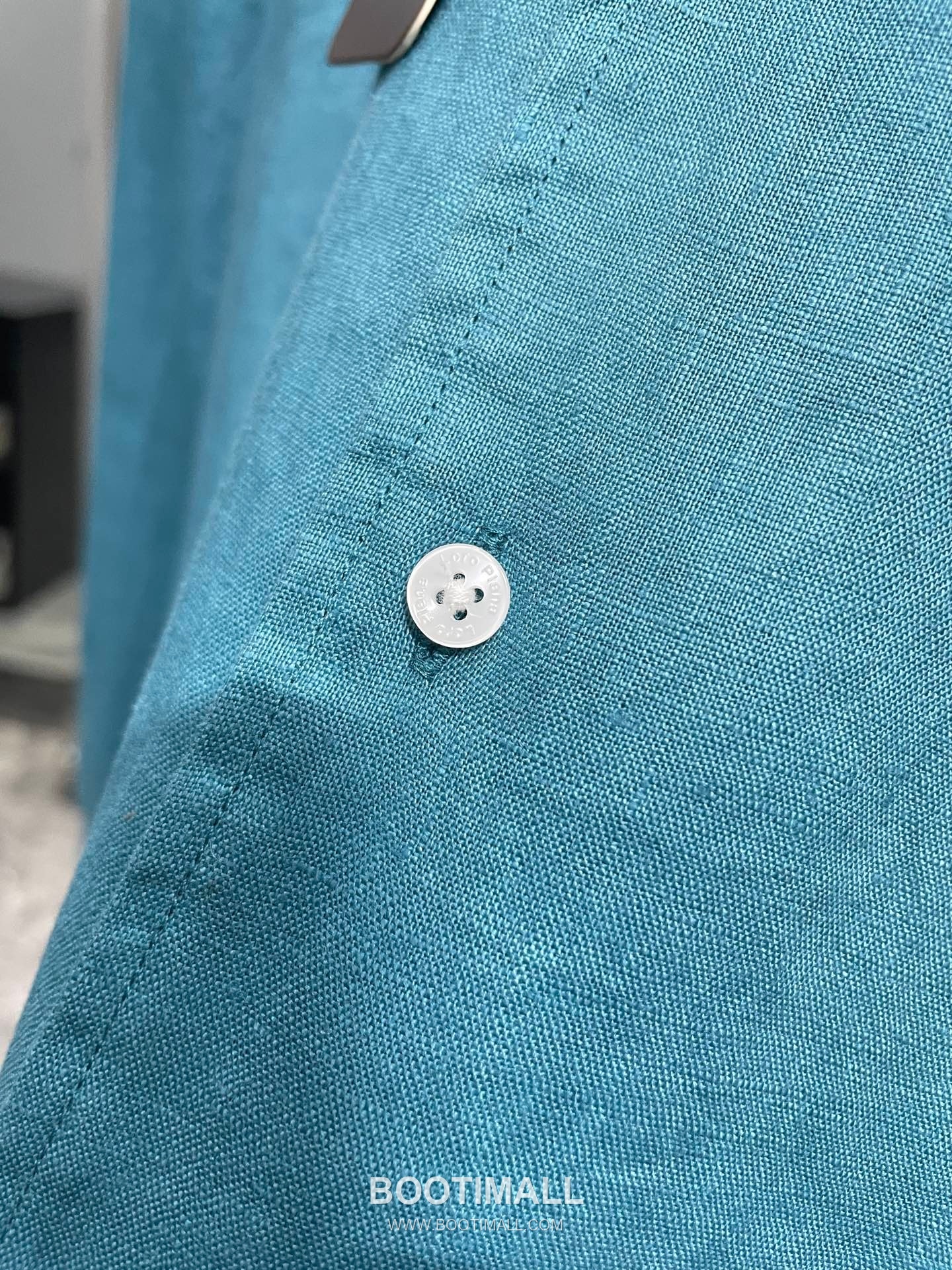 로로피아나 2026 SS 린넨 브라운 로고 자수 클래식 레귤러핏 셔츠 코빌트 Loro Piana 2026 SS Linen Brown Logo Embroidered Classic Regular Fit Shirt D31544 M 5