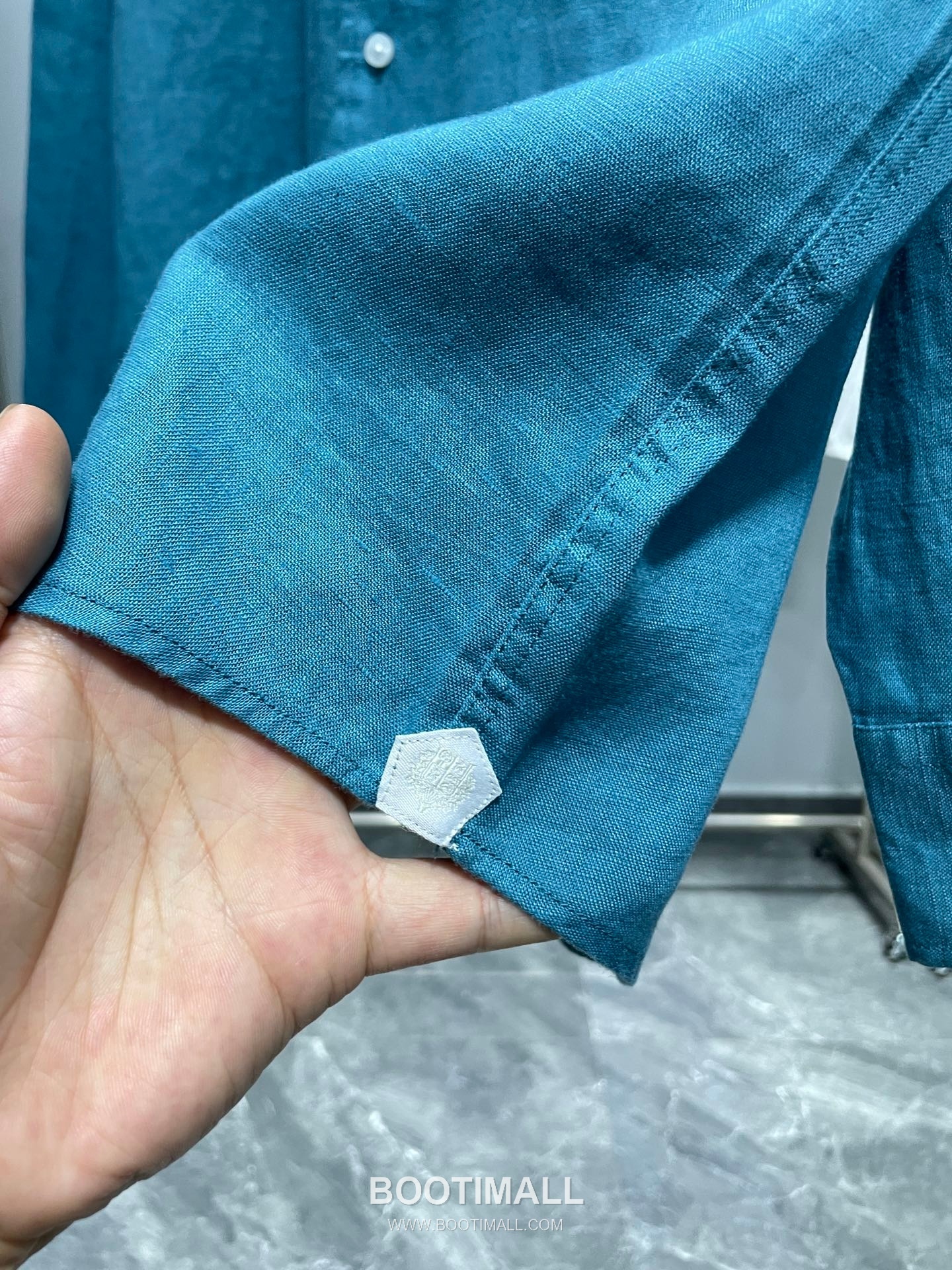 로로피아나 2026 SS 린넨 브라운 로고 자수 클래식 레귤러핏 셔츠 코빌트 Loro Piana 2026 SS Linen Brown Logo Embroidered Classic Regular Fit Shirt D31544 M 6