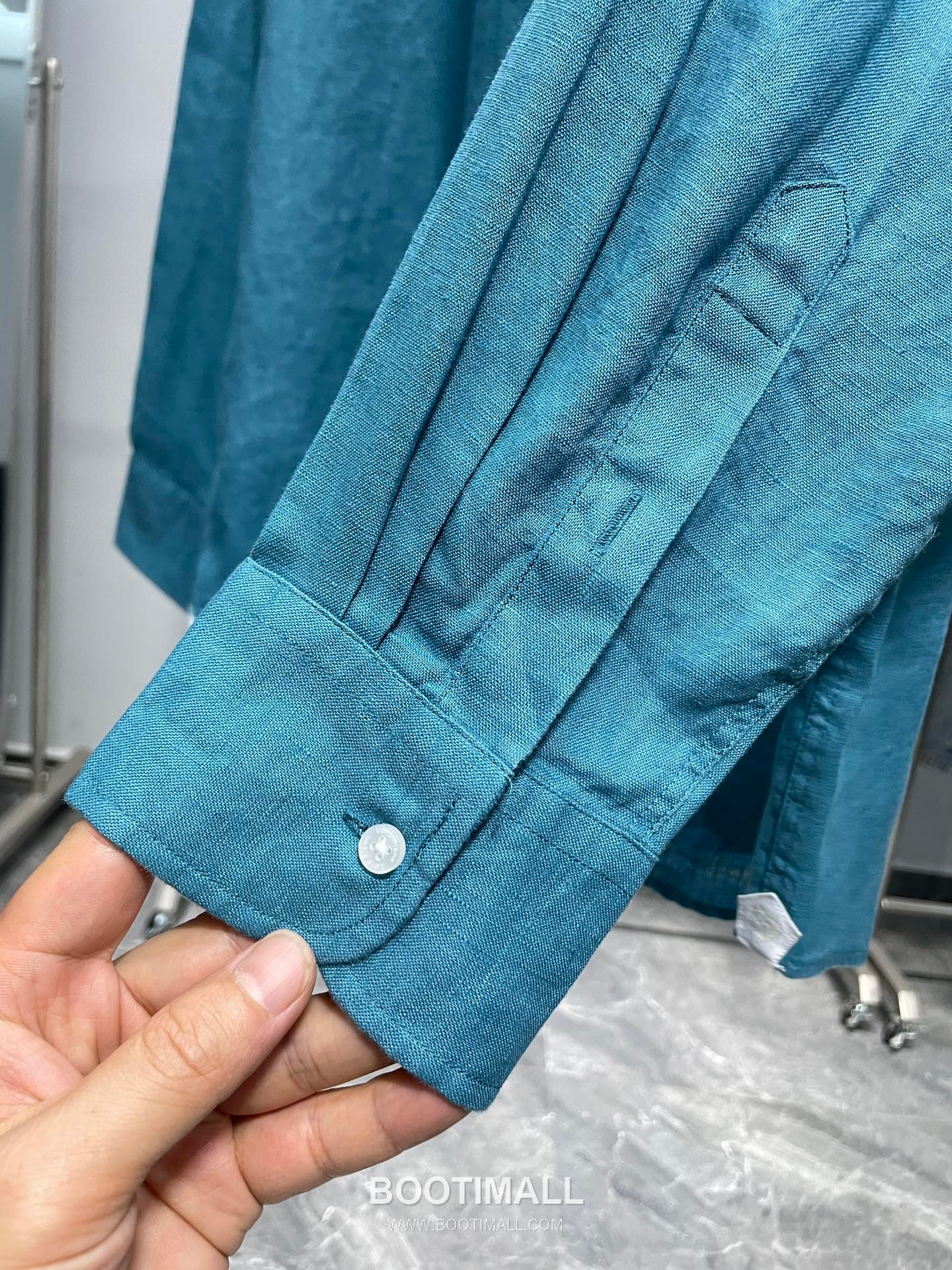 로로피아나 2026 SS 린넨 브라운 로고 자수 클래식 레귤러핏 셔츠 코빌트 Loro Piana 2026 SS Linen Brown Logo Embroidered Classic Regular Fit Shirt D31544 M 7