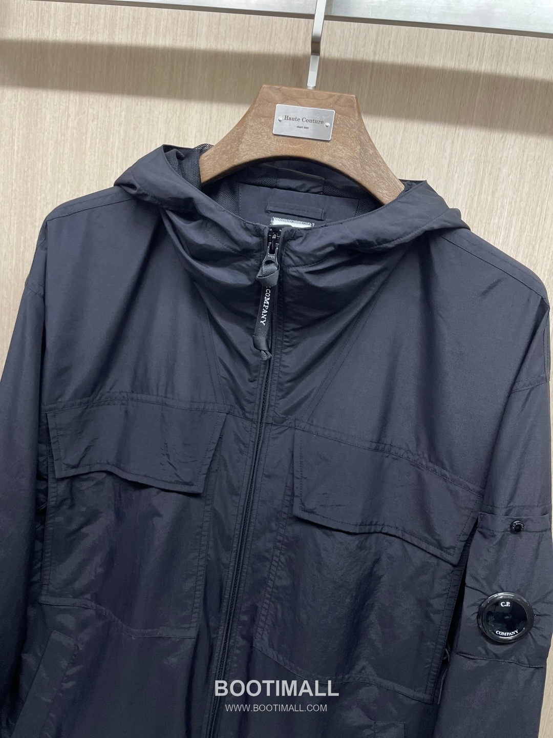 씨피컴퍼니 2026 SS 나일론 블랙 로고 지퍼 포켓 후드 기능성 재킷 C.P. Company 2026 SS Nylon Black Logo Zip Pocket Hooded Functional Jacket 2