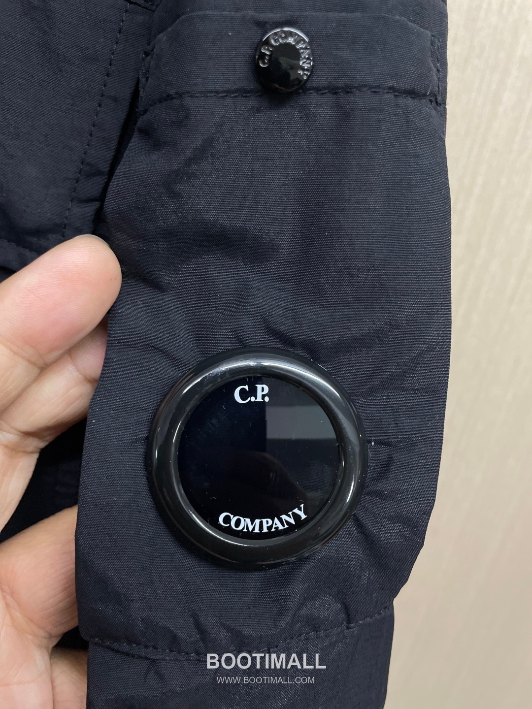 씨피컴퍼니 2026 SS 나일론 블랙 로고 지퍼 포켓 후드 기능성 재킷 C.P. Company 2026 SS Nylon Black Logo Zip Pocket Hooded Functional Jacket 3