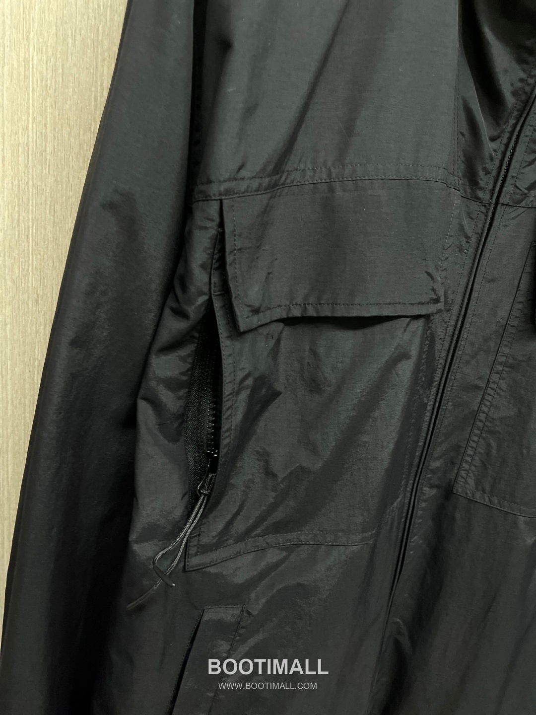 씨피컴퍼니 2026 SS 나일론 블랙 로고 지퍼 포켓 후드 기능성 재킷 C.P. Company 2026 SS Nylon Black Logo Zip Pocket Hooded Functional Jacket 4