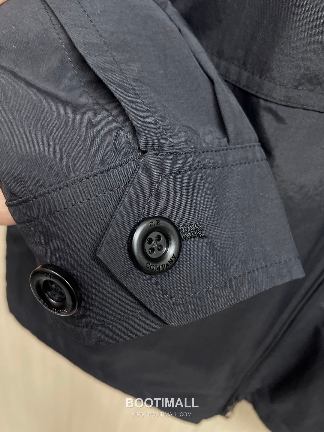 씨피컴퍼니 2026 SS 나일론 블랙 로고 지퍼 포켓 후드 기능성 재킷 C.P. Company 2026 SS Nylon Black Logo Zip Pocket Hooded Functional Jacket 5