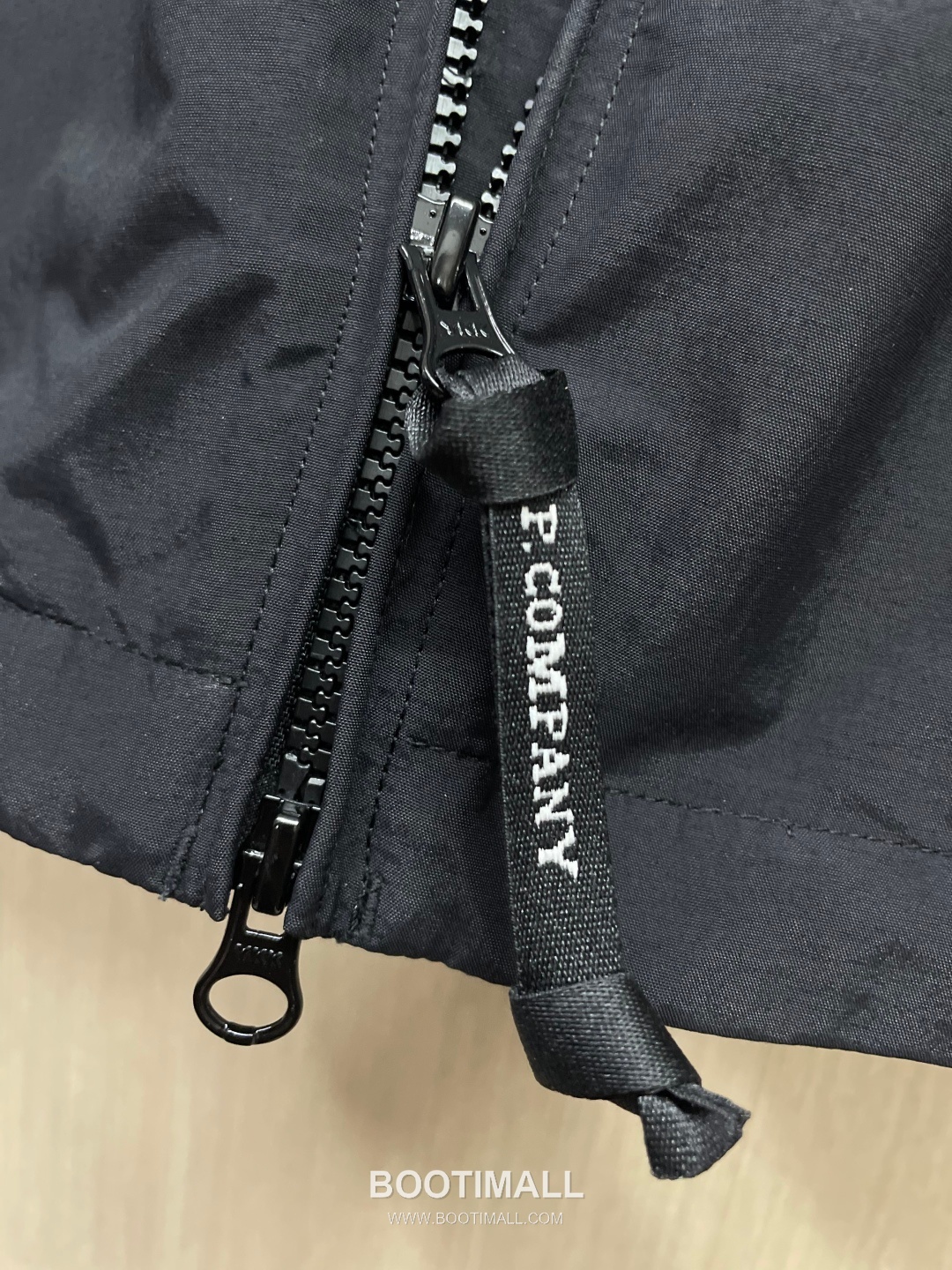 씨피컴퍼니 2026 SS 나일론 블랙 로고 지퍼 포켓 후드 기능성 재킷 C.P. Company 2026 SS Nylon Black Logo Zip Pocket Hooded Functional Jacket 6