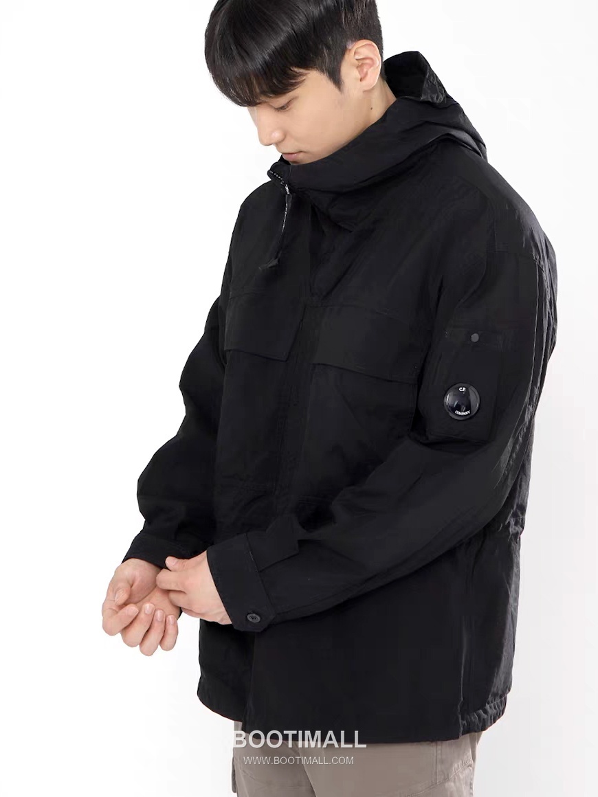 씨피컴퍼니 2026 SS 나일론 블랙 로고 지퍼 포켓 후드 기능성 재킷 C.P. Company 2026 SS Nylon Black Logo Zip Pocket Hooded Functional Jacket 12