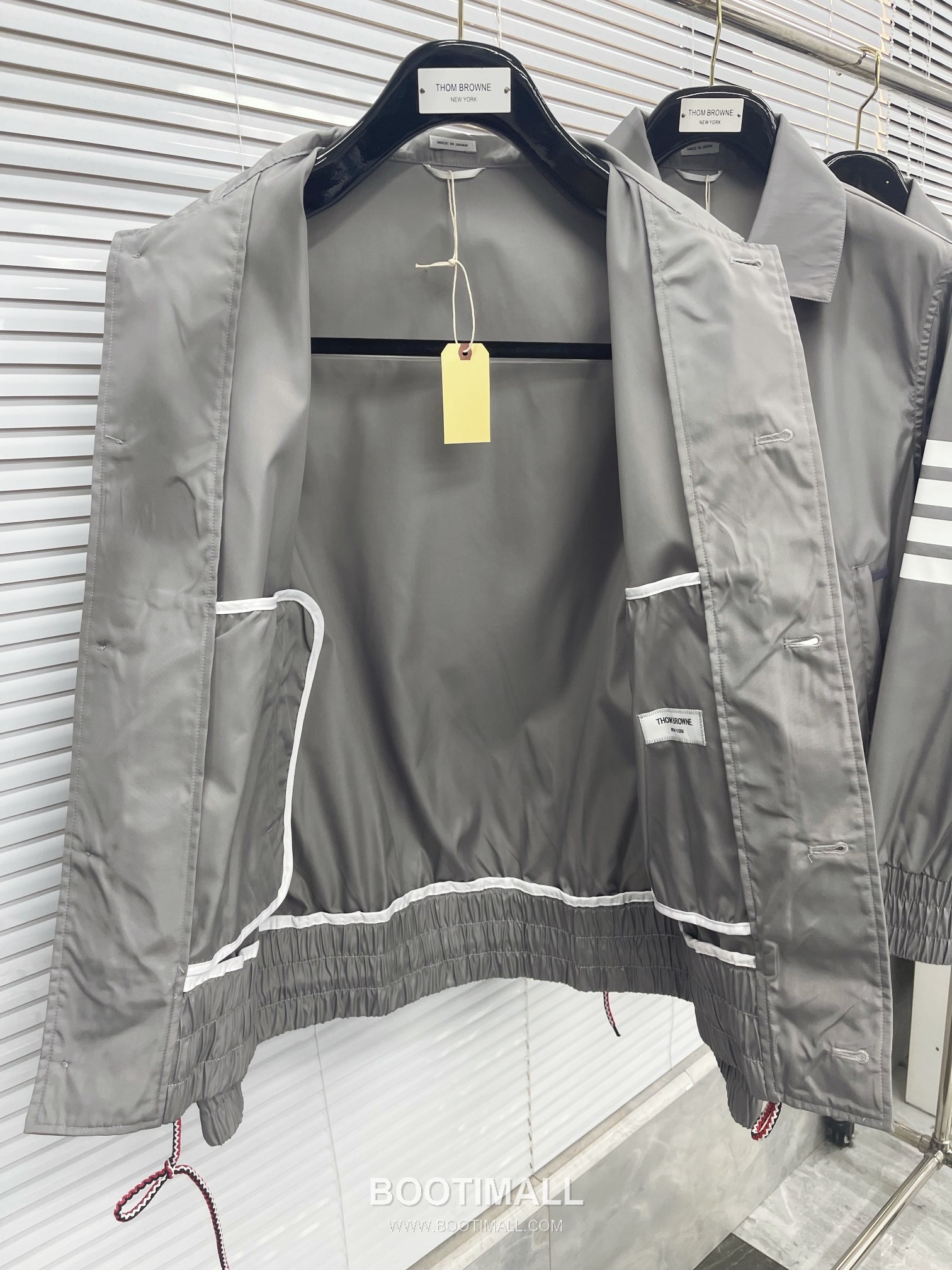 톰브라운 2026 SS 나일론 네이비 방수 압착 테이핑 사선 스트라이프 후드 재킷 그레이 Thom Browne 2026 SS Nylon Navy Water Repellent Taped Four Bar Stripe Hooded Jacket M 7