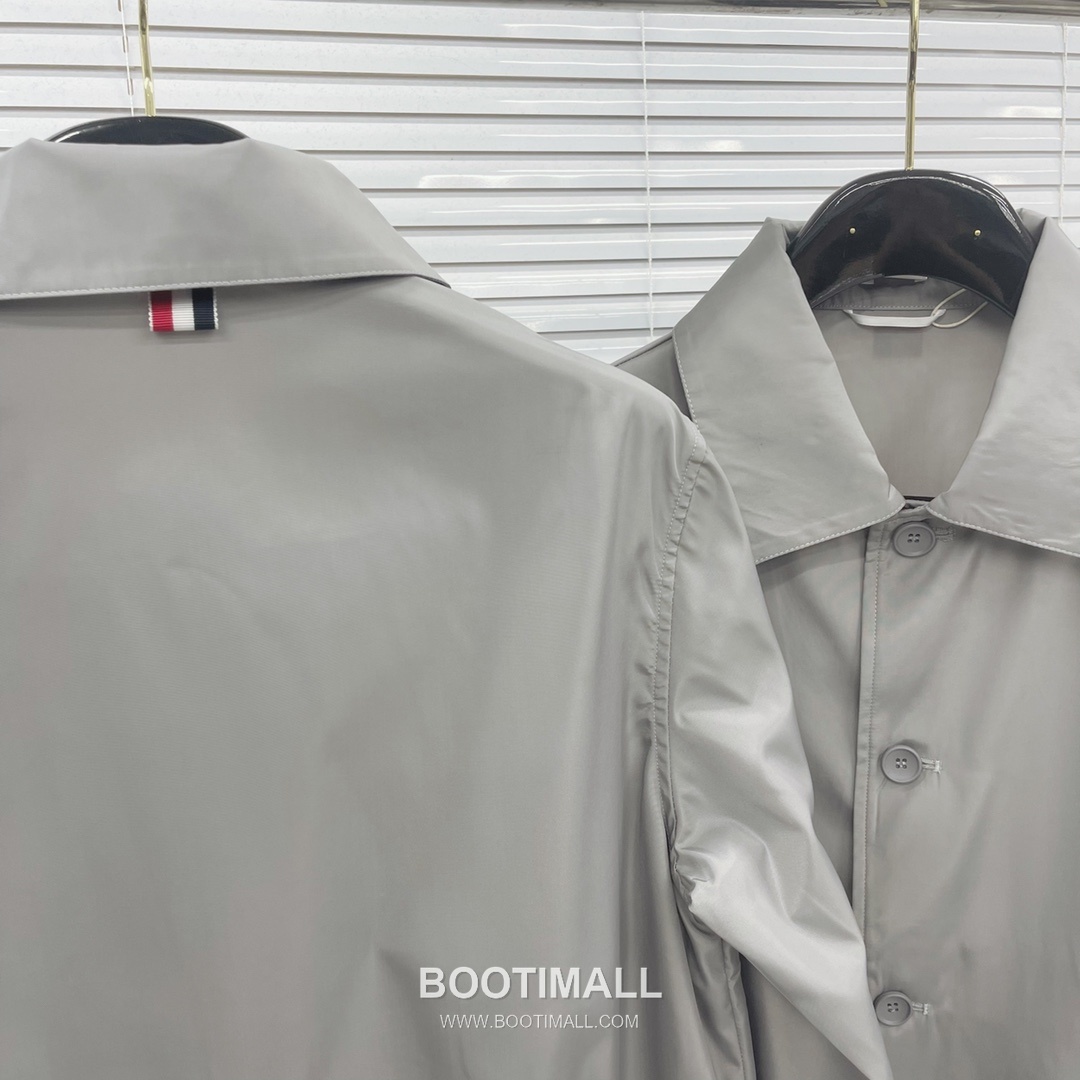 톰브라운 2026 SS 나일론 네이비 방수 압착 테이핑 사선 스트라이프 후드 재킷 그레이 Thom Browne 2026 SS Nylon Navy Water Repellent Taped Four Bar Stripe Hooded Jacket M 8