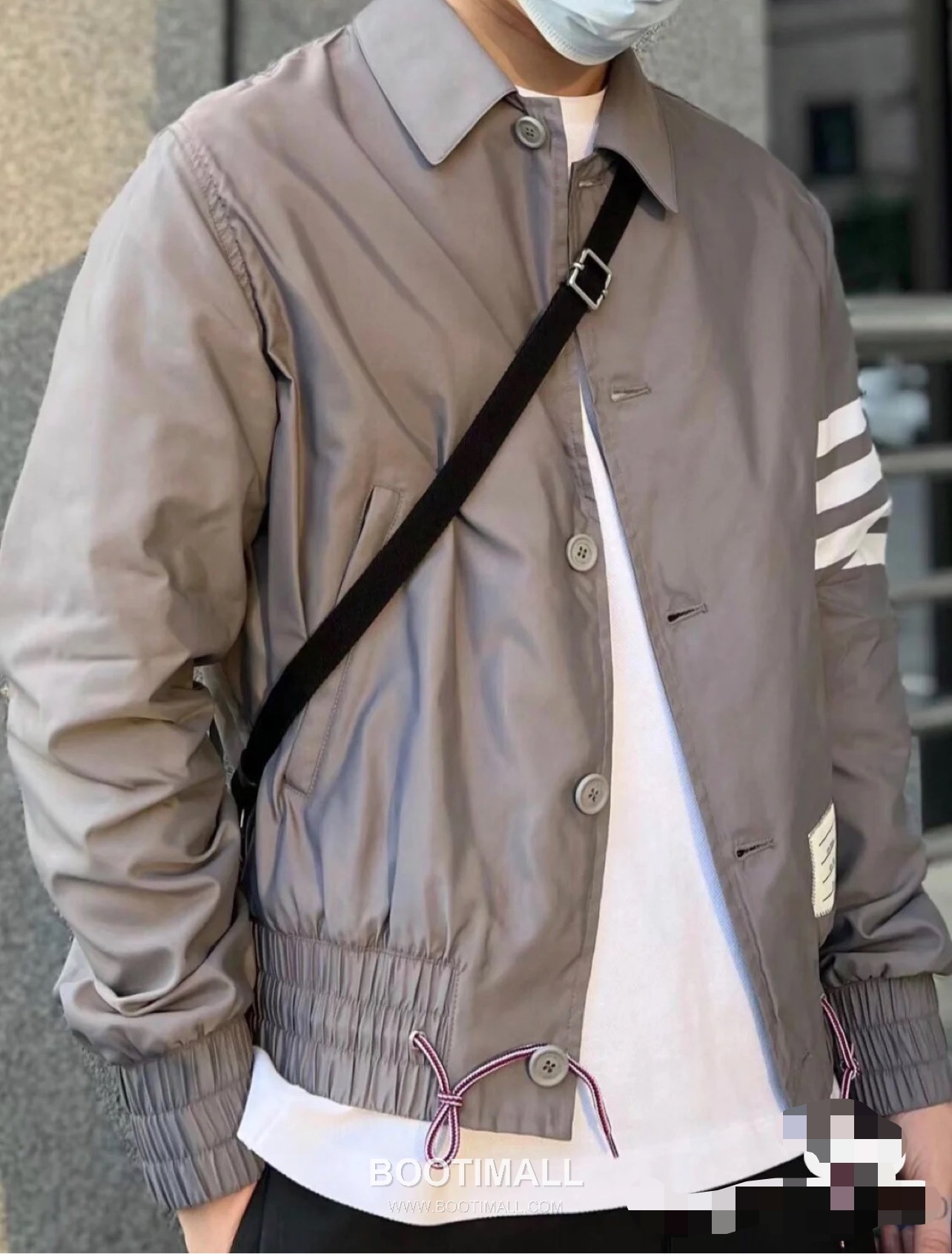 톰브라운 2026 SS 나일론 네이비 방수 압착 테이핑 사선 스트라이프 후드 재킷 그레이 Thom Browne 2026 SS Nylon Navy Water Repellent Taped Four Bar Stripe Hooded Jacket M 11