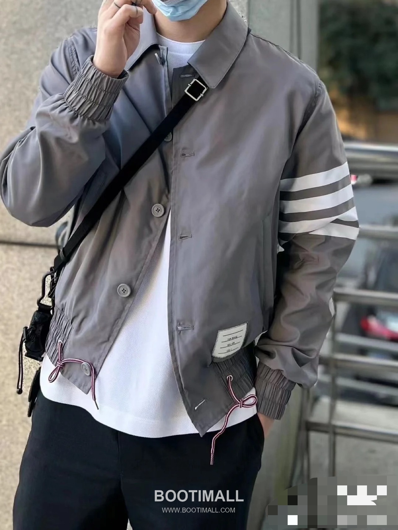 톰브라운 2026 SS 나일론 네이비 방수 압착 테이핑 사선 스트라이프 후드 재킷 그레이 Thom Browne 2026 SS Nylon Navy Water Repellent Taped Four Bar Stripe Hooded Jacket M 12