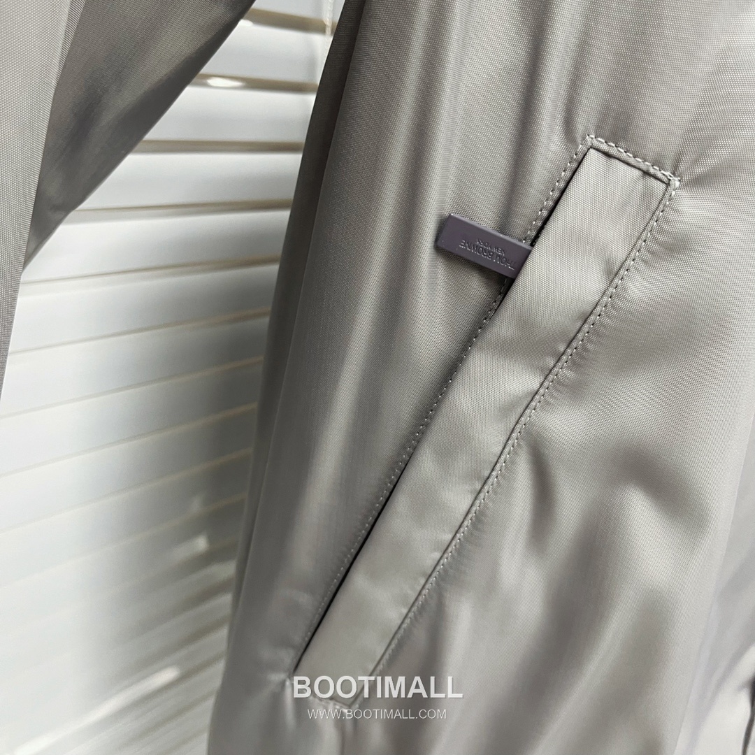 톰브라운 2026 SS 나일론 네이비 방수 압착 테이핑 사선 스트라이프 후드 재킷 그레이 Thom Browne 2026 SS Nylon Navy Water Repellent Taped Four Bar Stripe Hooded Jacket M 17