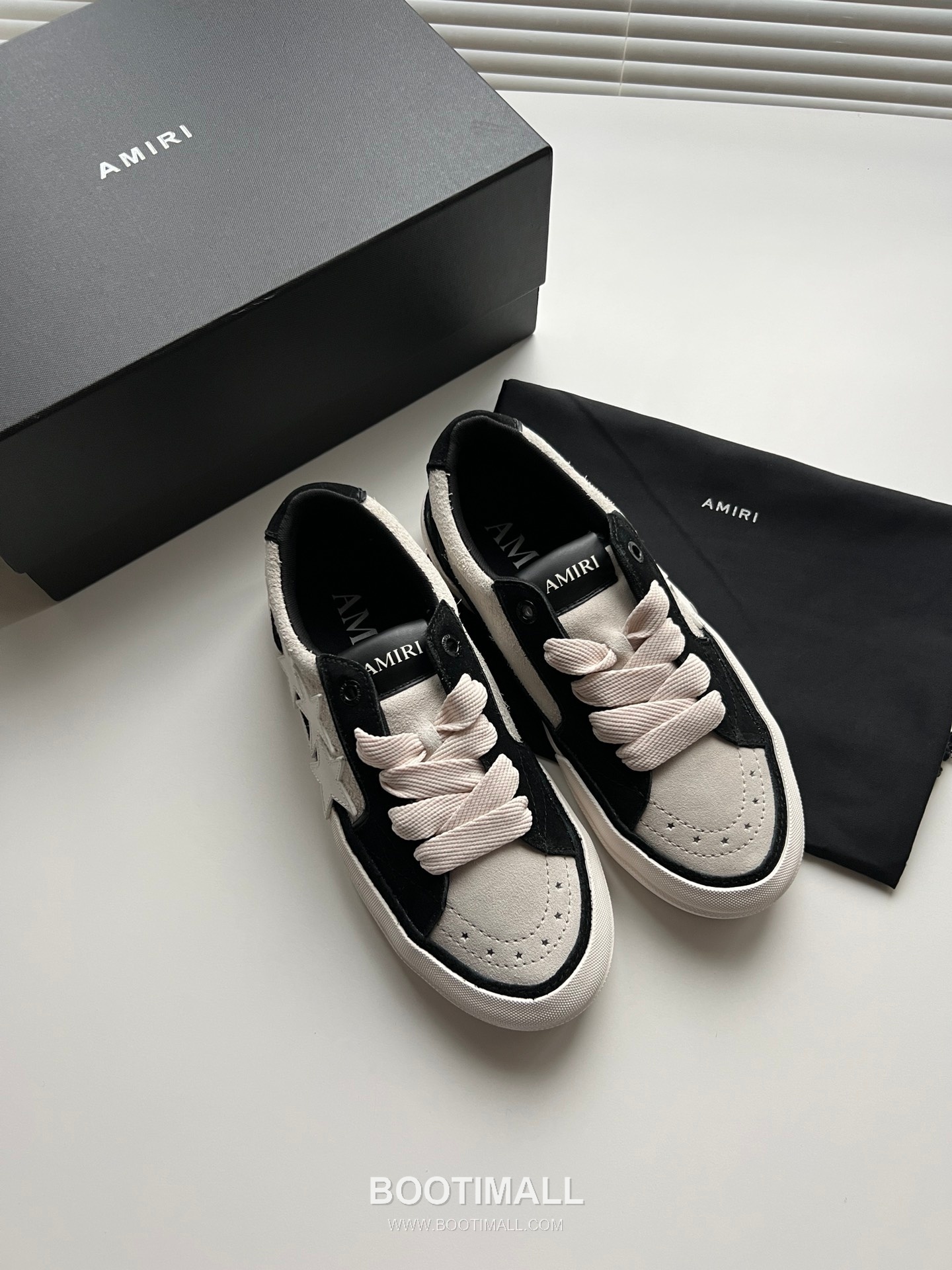 아미리 선셋 스케이트 로우 스웨이드 핑크 스타 로고 스니커즈 블랙 AMIRI SUNSET SKATE LOW Suede Pink Star Logo Sneakers 1