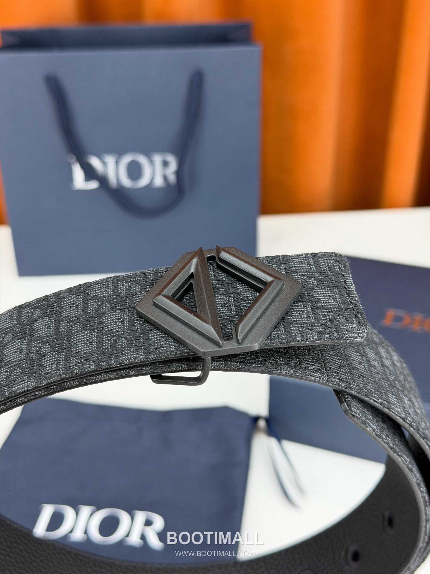 디올 오블리크 자카드 캔버스 블랙 네이비 리버서블 벨트 로고 다이아몬드 컷아웃 버클 Dior Oblique Jacquard Canvas Reversible Belt with Logo Diamond Cutout Buckle 4.0cm 4