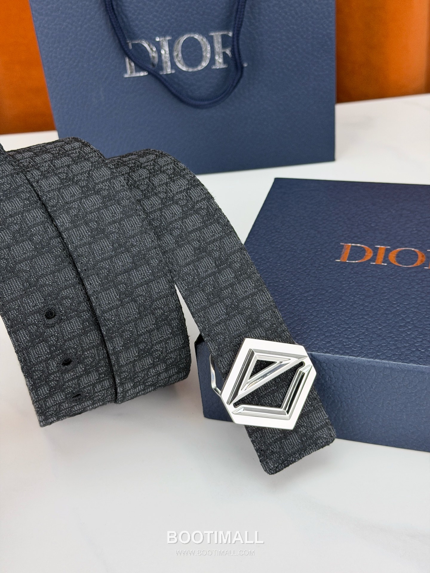 디올 오블리크 자카드 캔버스 블랙 네이비 리버서블 벨트 로고 다이아몬드 컷아웃 버클 Dior Oblique Jacquard Canvas Reversible Belt with Logo Diamond Cutout Buckle 4.0cm 4