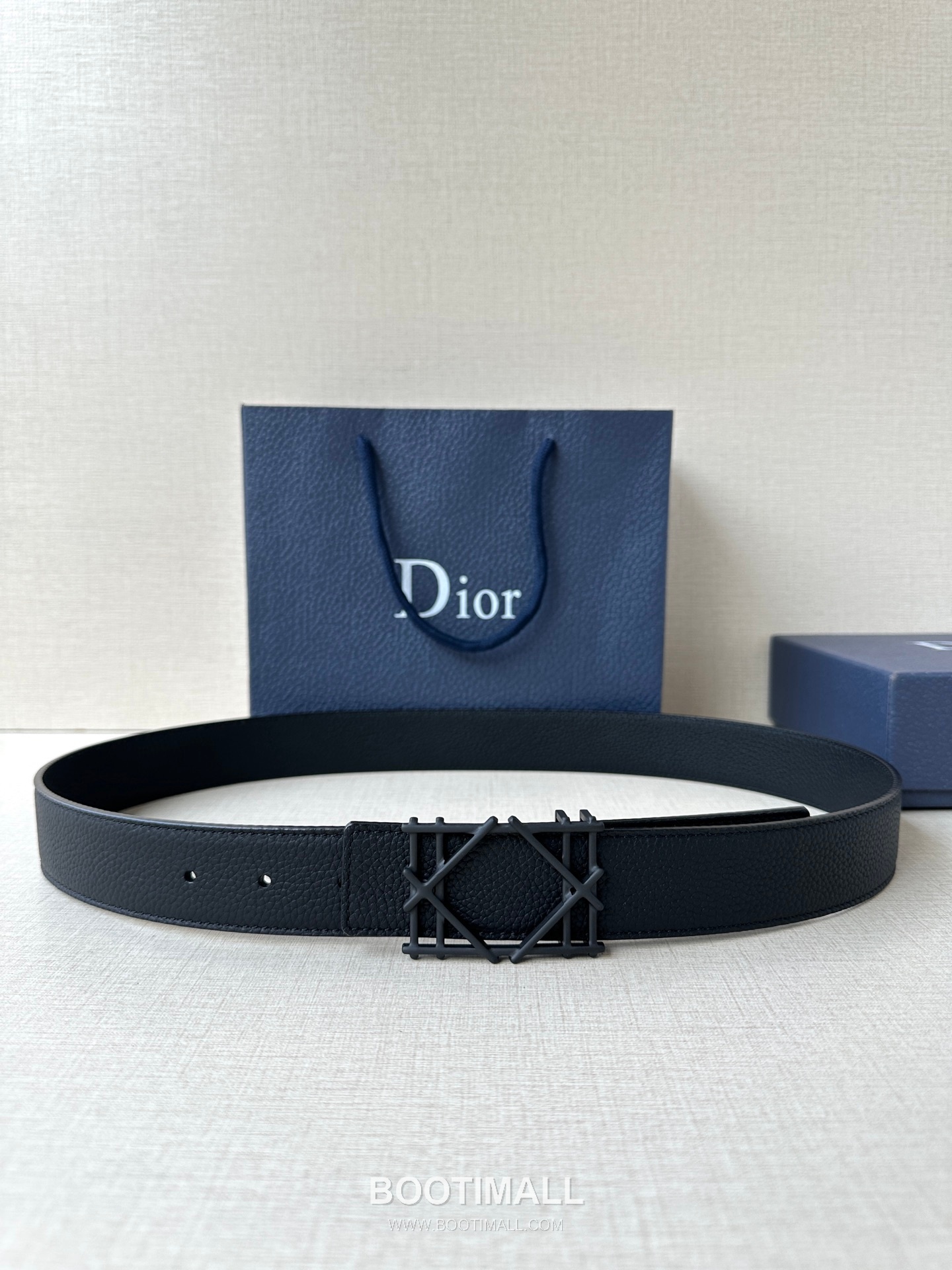 디올 카나주 패턴 카프스킨 블랙 단면 벨트 로고 카나주 버클 Dior Cannage Pattern Calfskin Belt with Logo Cannage Buckle 3.5cm 1