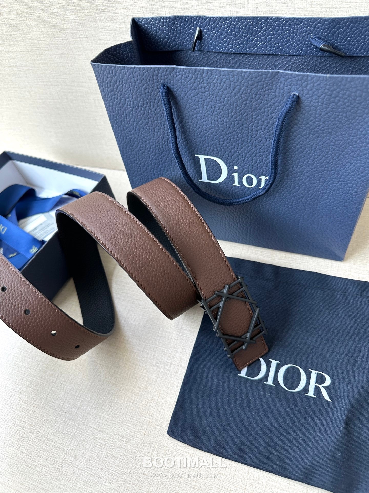 디올 카나주 패턴 카프스킨 블랙 단면 벨트 로고 카나주 버클 Dior Cannage Pattern Calfskin Belt with Logo Cannage Buckle 3.5cm 3