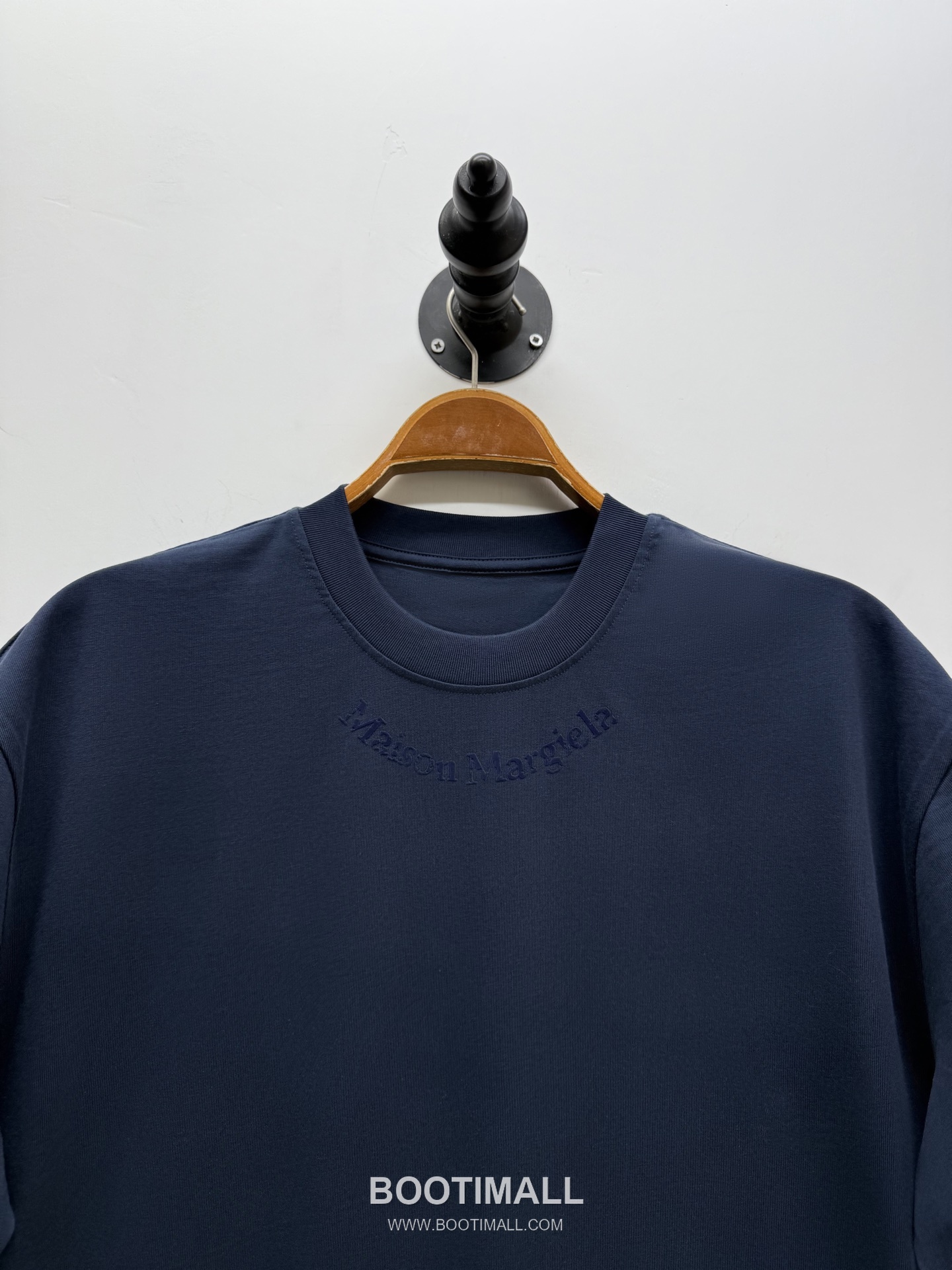 엠엠식스 로고 프린트 코튼 루즈핏 반팔 티셔츠 네이비 MM6 Logo Print Cotton Loose Fit Short Sleeve T-Shirt D23521 2