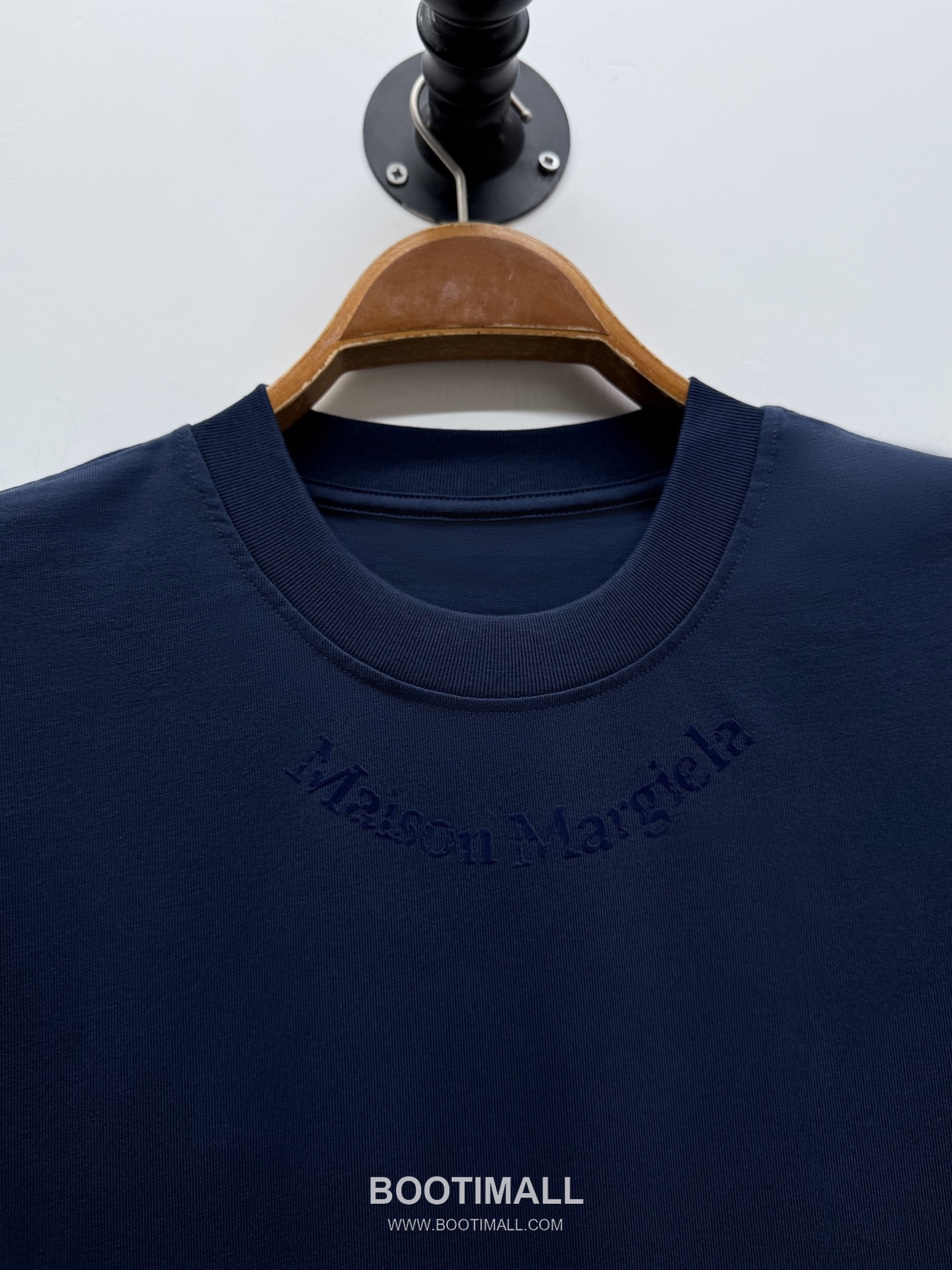 엠엠식스 로고 프린트 코튼 루즈핏 반팔 티셔츠 네이비 MM6 Logo Print Cotton Loose Fit Short Sleeve T-Shirt D23521 3