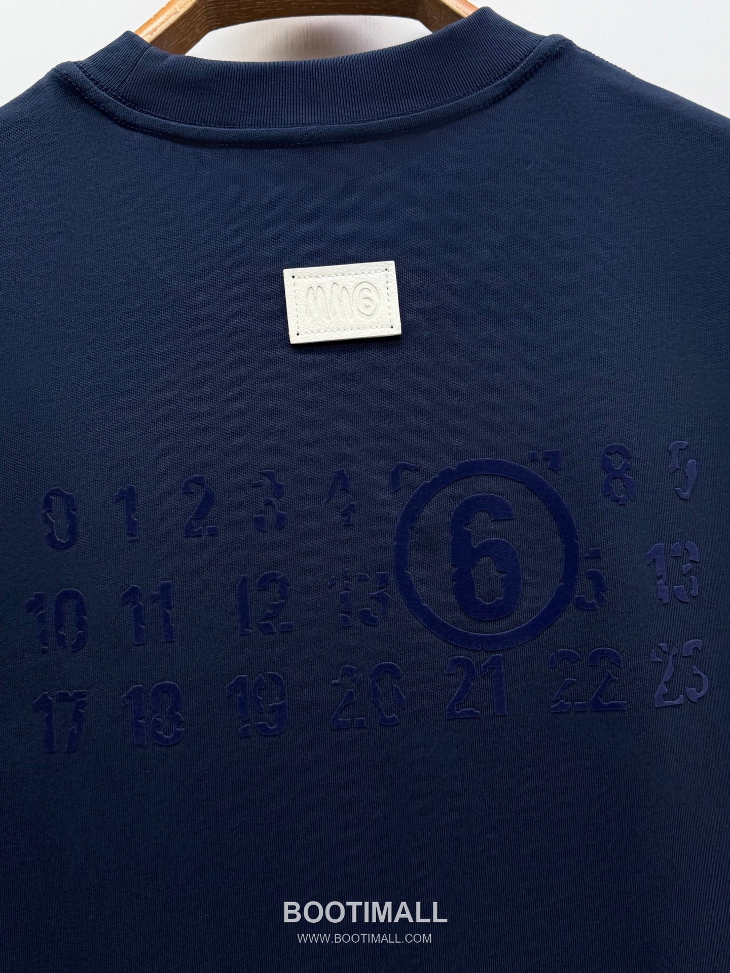 엠엠식스 로고 프린트 코튼 루즈핏 반팔 티셔츠 네이비 MM6 Logo Print Cotton Loose Fit Short Sleeve T-Shirt D23521 6