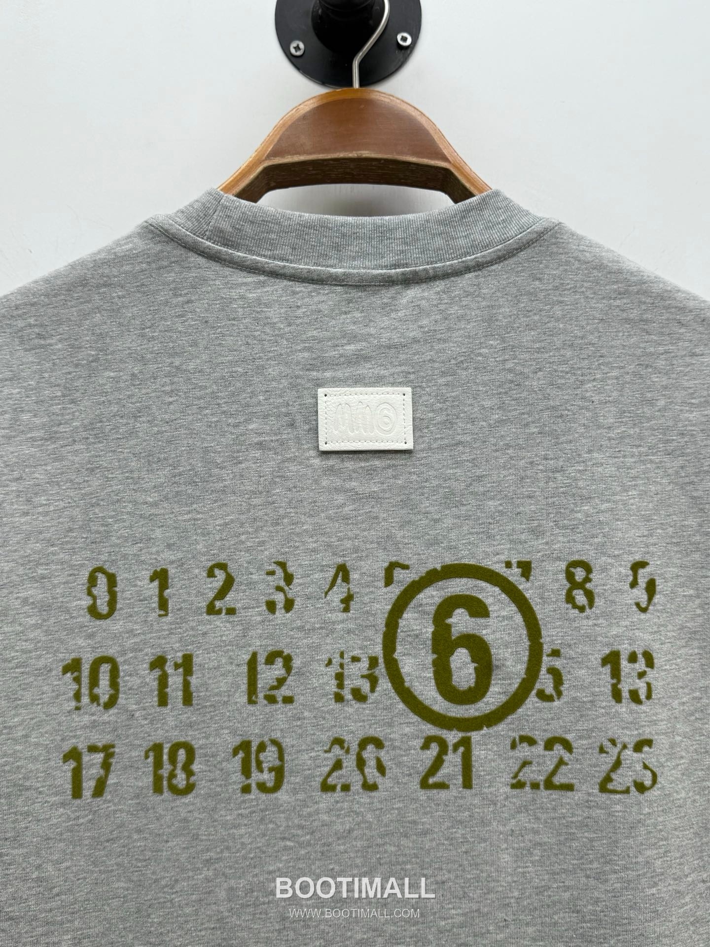 엠엠식스 로고 프린트 코튼 루즈핏 반팔 티셔츠 그레이 MM6 Logo Print Cotton Loose Fit Short Sleeve T-Shirt D23521 6