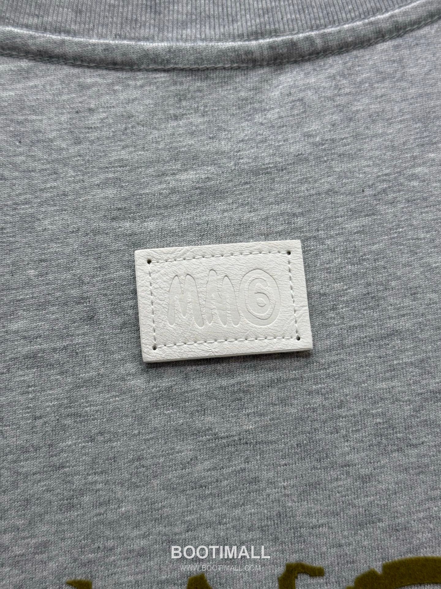 엠엠식스 로고 프린트 코튼 루즈핏 반팔 티셔츠 그레이 MM6 Logo Print Cotton Loose Fit Short Sleeve T-Shirt D23521 7