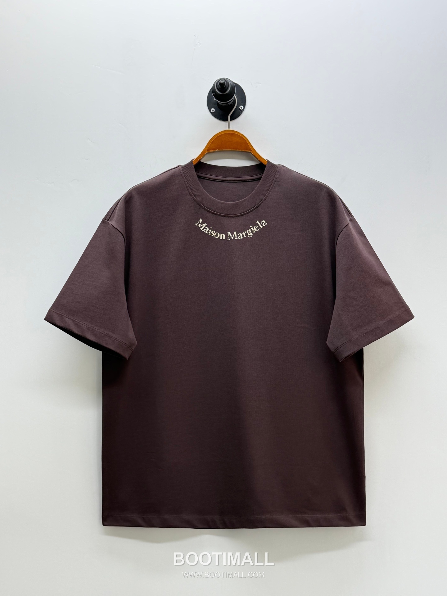 엠엠식스 로고 프린트 코튼 루즈핏 반팔 티셔츠 브라운 MM6 Logo Print Cotton Loose Fit Short Sleeve T-Shirt D23521 1